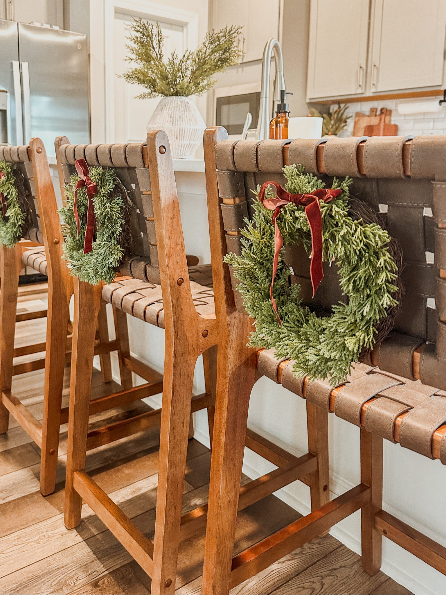 DIY mini Christmas wreaths

#LTKHome #LTKSeasonal #LTKHoliday