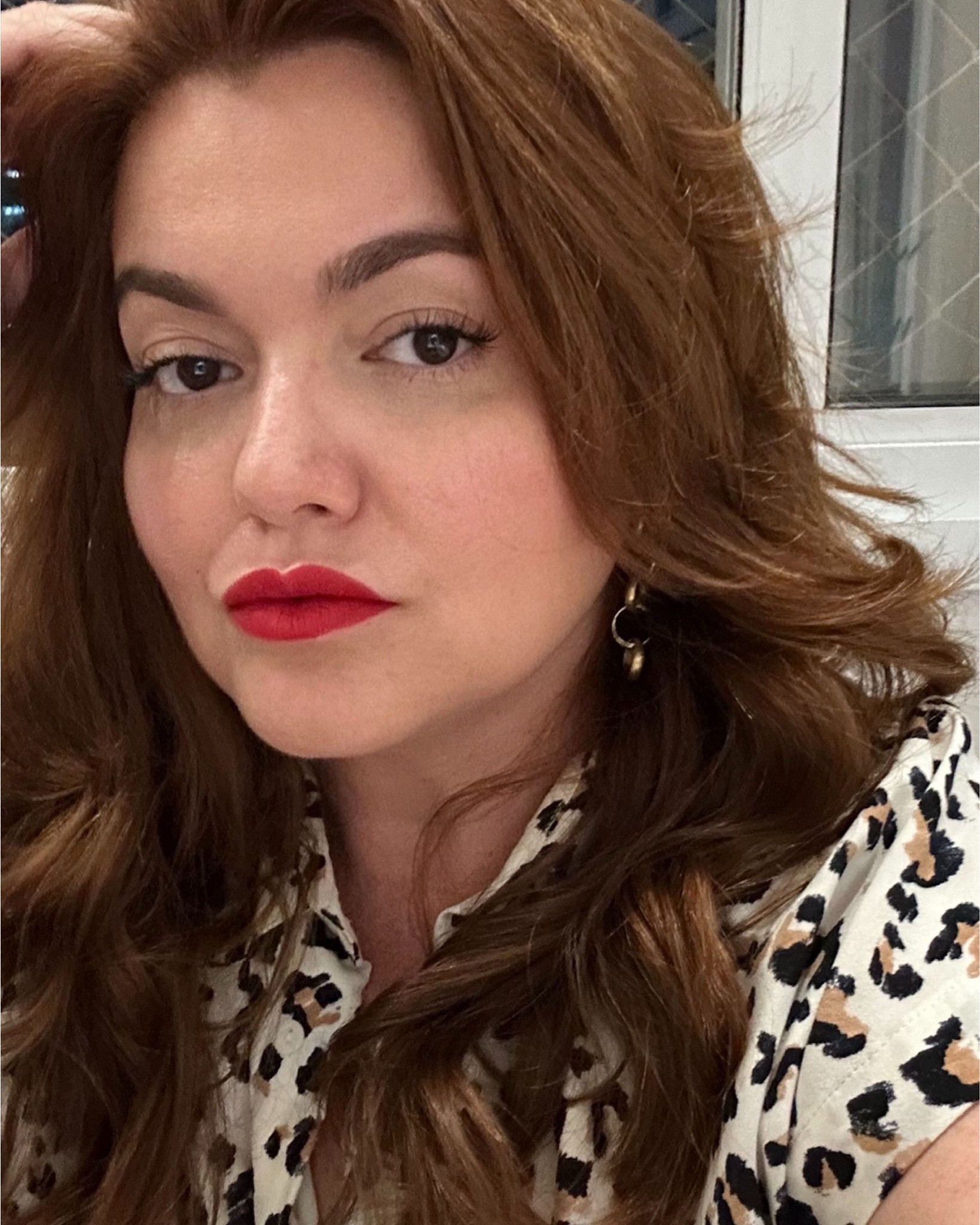 Apaixonada pelo batom líquido retrô da MAC Cosmetics! Esse vermelho intenso é simplesmente perfeito: super pigmentado, com acabamento matte aveludado que não resseca os lábios. A durabilidade é incrível e ele mantém a cor vibrante o dia todo, sem desbotar. Ideal para quem ama um vermelho poderoso e clássico! Quem mais é fã? #MACCosmetics #BatomRetroMatte #VermelhoPerfeito #LTKBeauty

#LTKbeleza #LTKbrasil