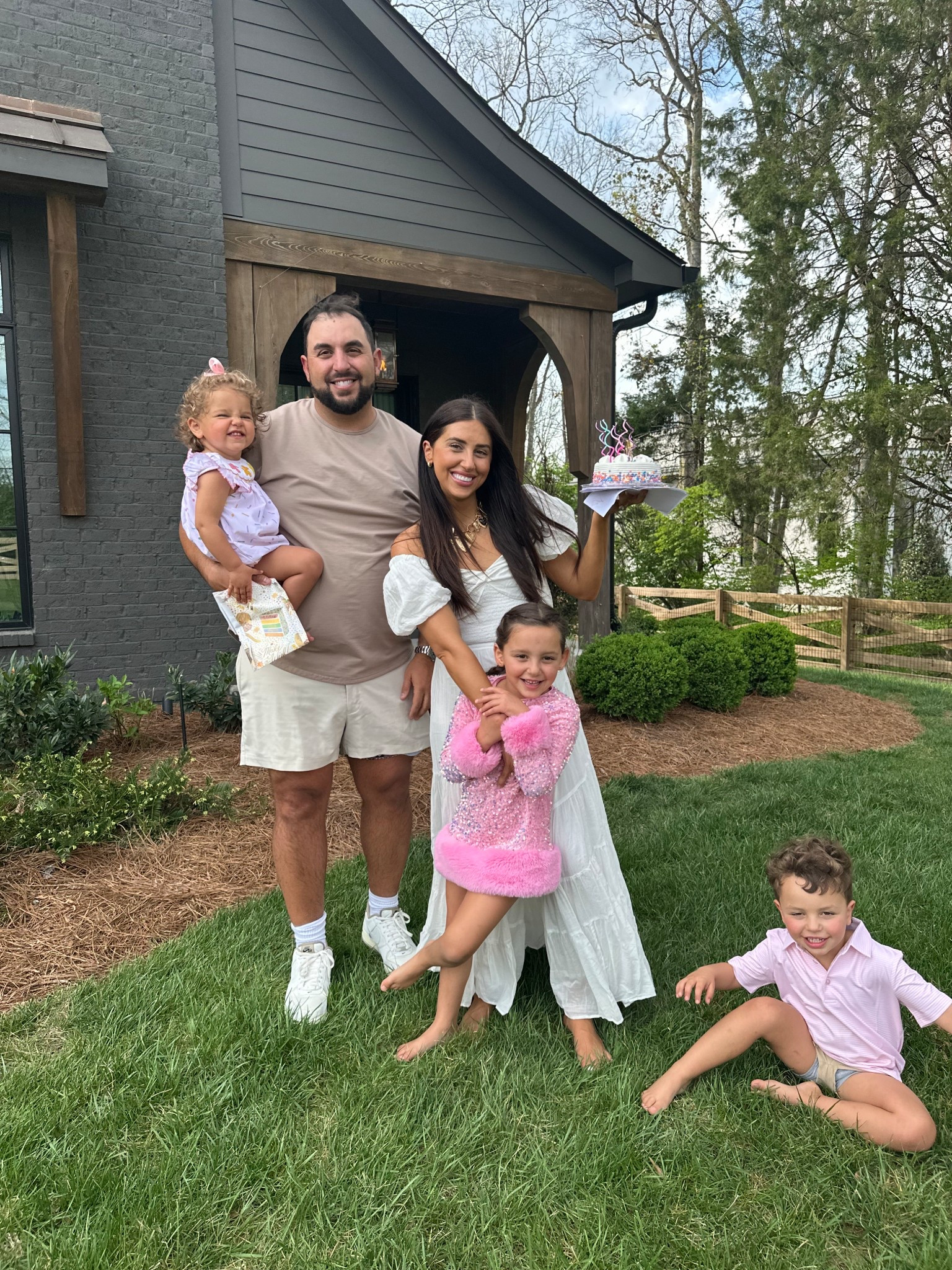 Dress: small

Have this dress in so many prints now! It’s the best for all occasions. Comfy, flattering and still feel dressed up