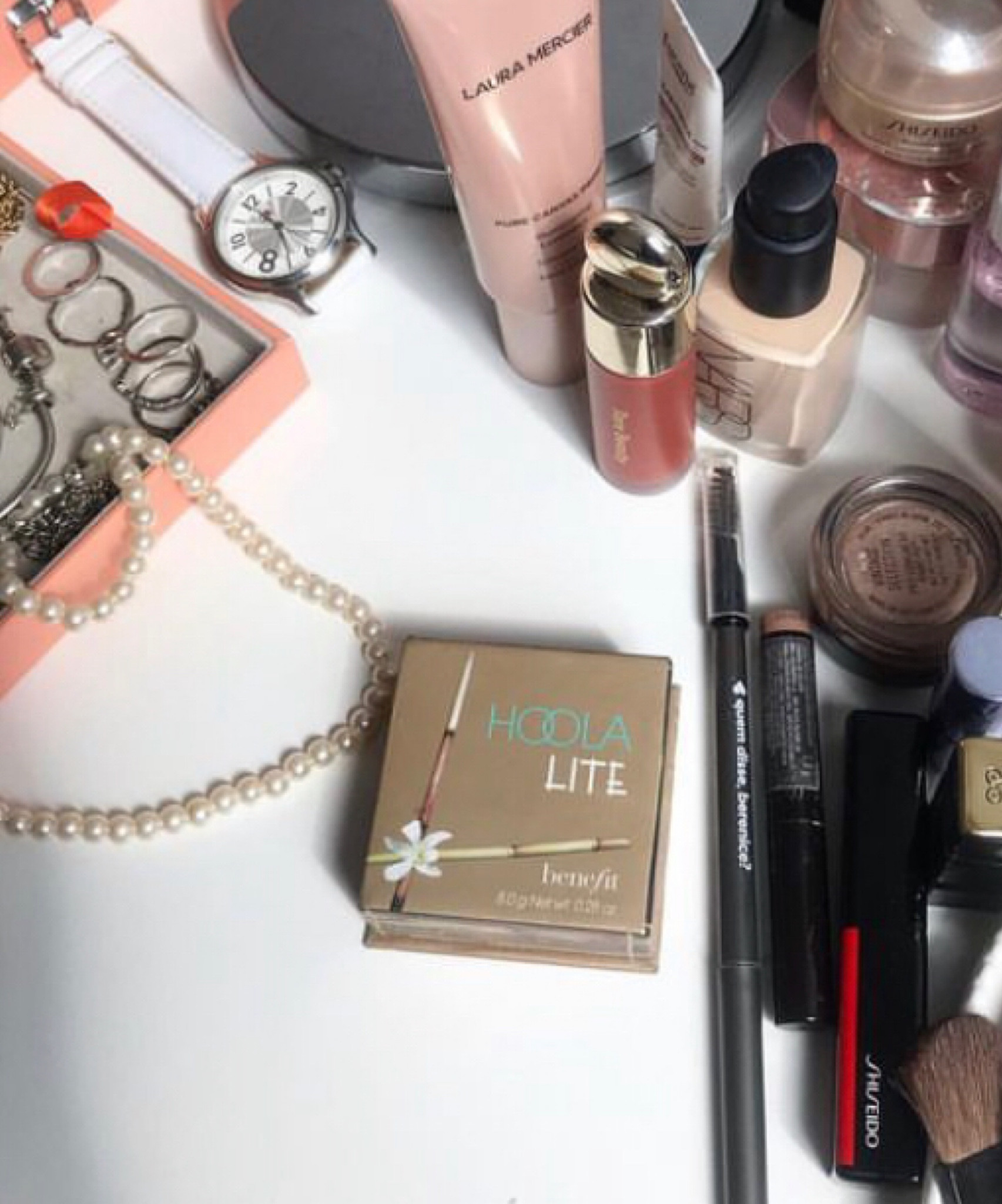 Um item maravilhoso para o verão é o bom é velho bronzer, especialmente para aqueles que não gostam/não se bronzeiam com facilidade. E para as branquinhas, o Hoola Lite da Benefit é perfeito para presentear nesse fim de ano!

#NatalLTK #GiftLTK


#LTKbrasil #LTKbeauty #LTKSeasonal