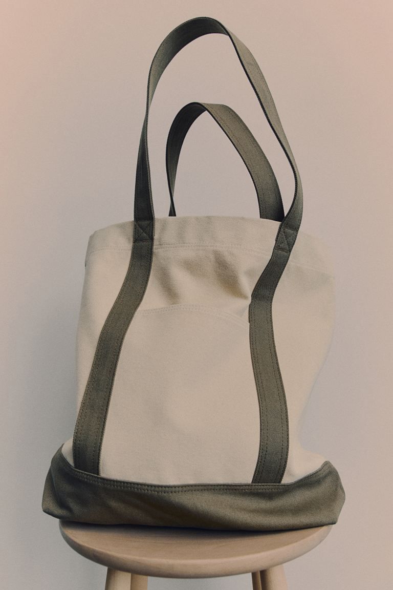 Canvas shopper - Natural white/Khaki green - Men | H&M GB | H&M (UK, MY, IN, SG, PH, TW, HK)