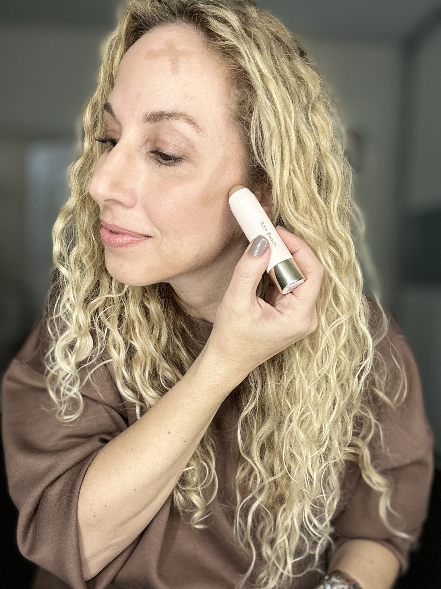 If you only have 2 minutes to do your makeup, do this:
✨ Apply tinted moisturizer or SPF
✨Apply concealer
✨ Then use a multipurpose bronzer stick . You can quickly contour using a “V” on cheekbones and “X” on forehead. Blend well.
✨For an easy monochromatic look, use the bronzer as cream eyeshadow. Apply mascara and groom your brows.
✨Apply lip gloss or tinted lip balm and you’re ready to go!


#LTKbeauty #LTKfindsunder50