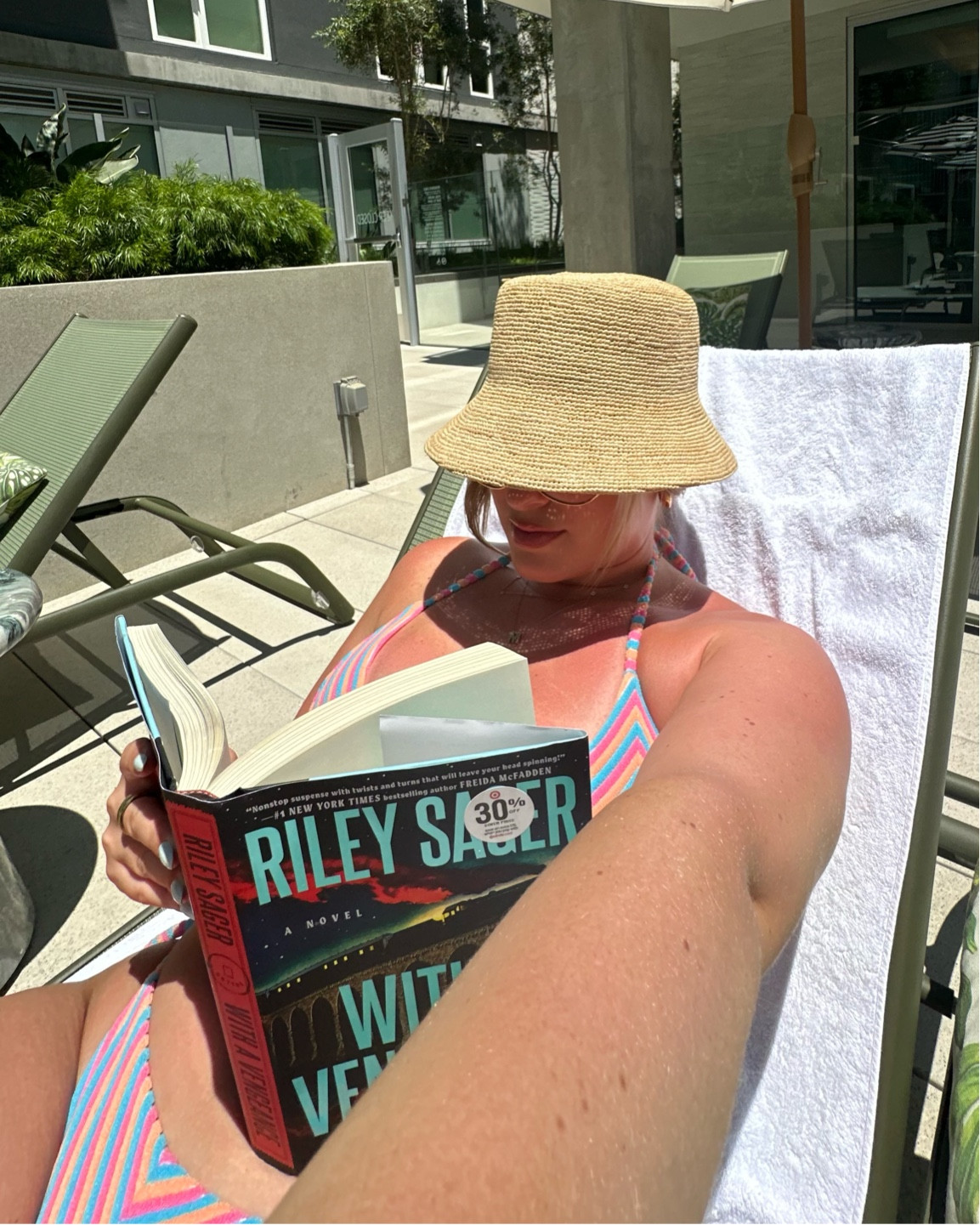 #ad here with another summer read to add to your beach bag !! so excited to dive into ‘with a vengeance’ by riley sager that i picked up at @target the other day (they have allllll the good books btw). lmk if you’ve read/are reading it and what your thoughts are !! 🫶🏼 #TargetPartner @Shop.LTK #liketkit #TargetBooks