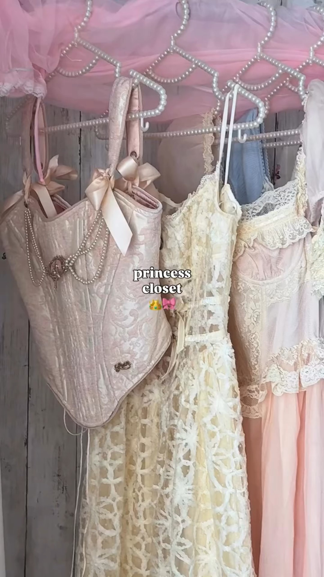 creating my own fairytale, one dress at a time 💕

code LUIZAPARRELLA to save @lacemadeofficial