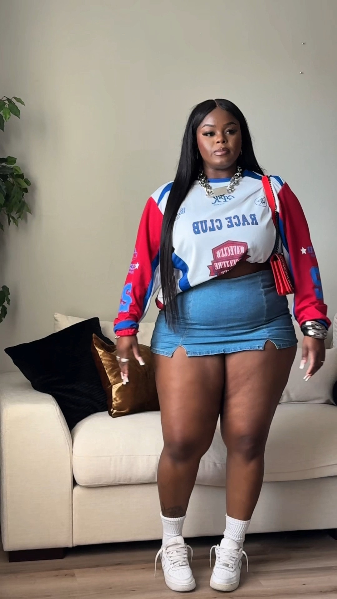 My top is from fashionnova but ofc u can't add fn links on here. 

Bottoms are a size 2x , left 2 links just in case. 