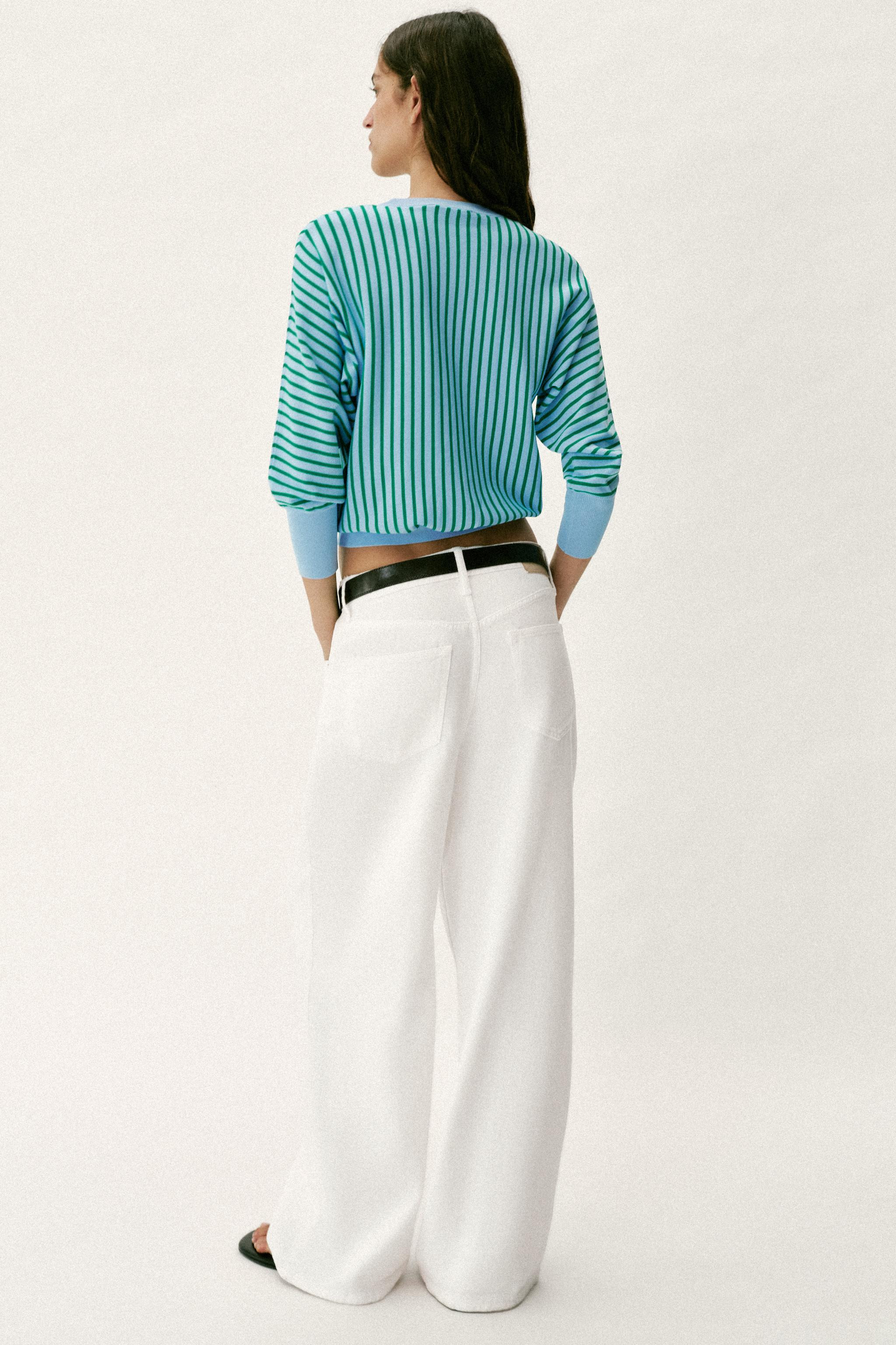 Round neck sweatshirt with long sleeves with cuffs. | Zara US