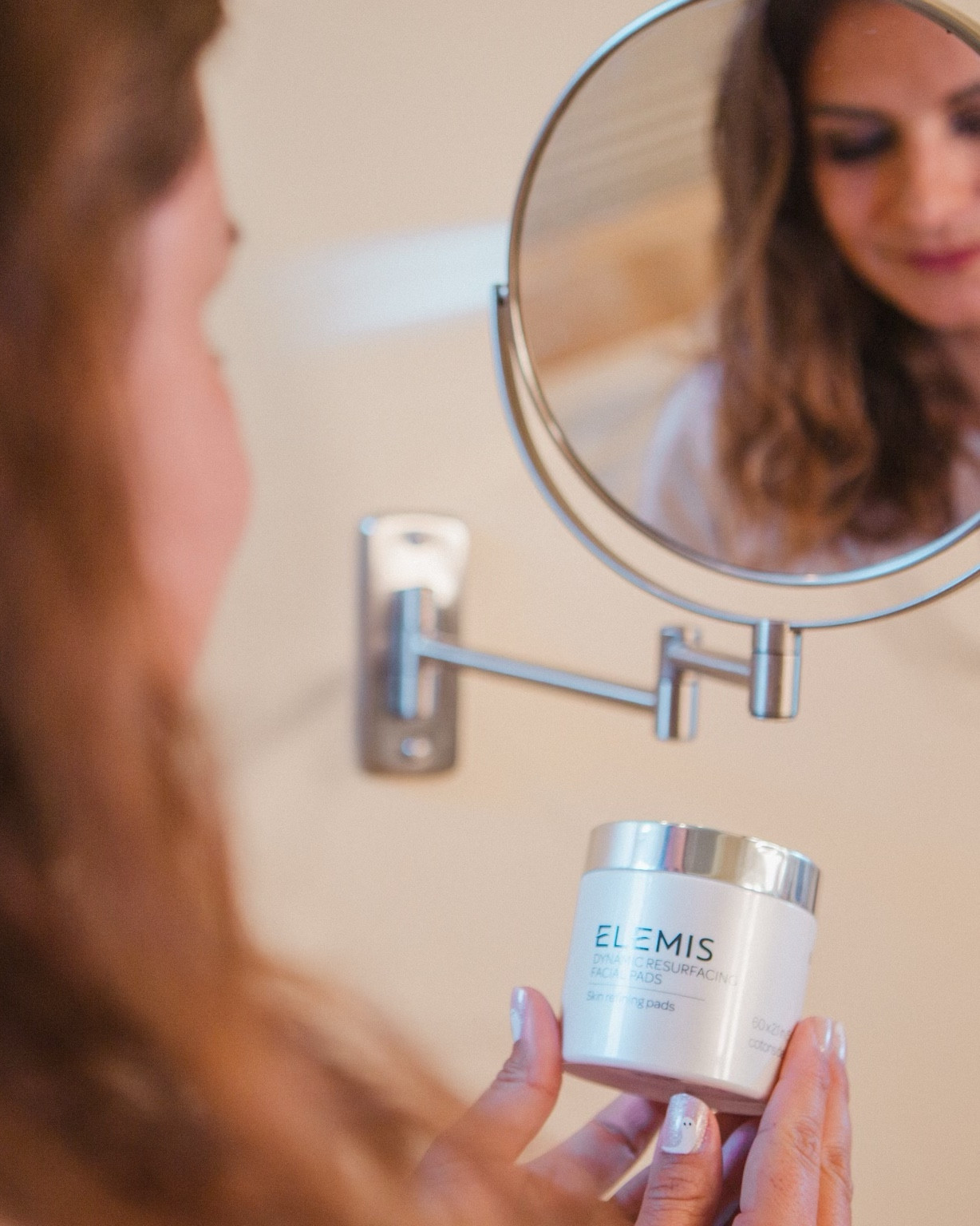 These are soooo good — both sizes of the Elemis Dynamic Resurfacing Pads are 30% off for Prime Big Deal Days!
The 14-count is $17.50 and the full 60-count drops to $46.90.
They legit wipe away all the gunk you thought your cleanser got off 😅 My skin always feels so clean and smooth after these. Perfect time to grab a jar or toss the mini in your travel bag!



#elemis 

#LTKBeauty #LTKSaleAlert #LTKFindsUnder50