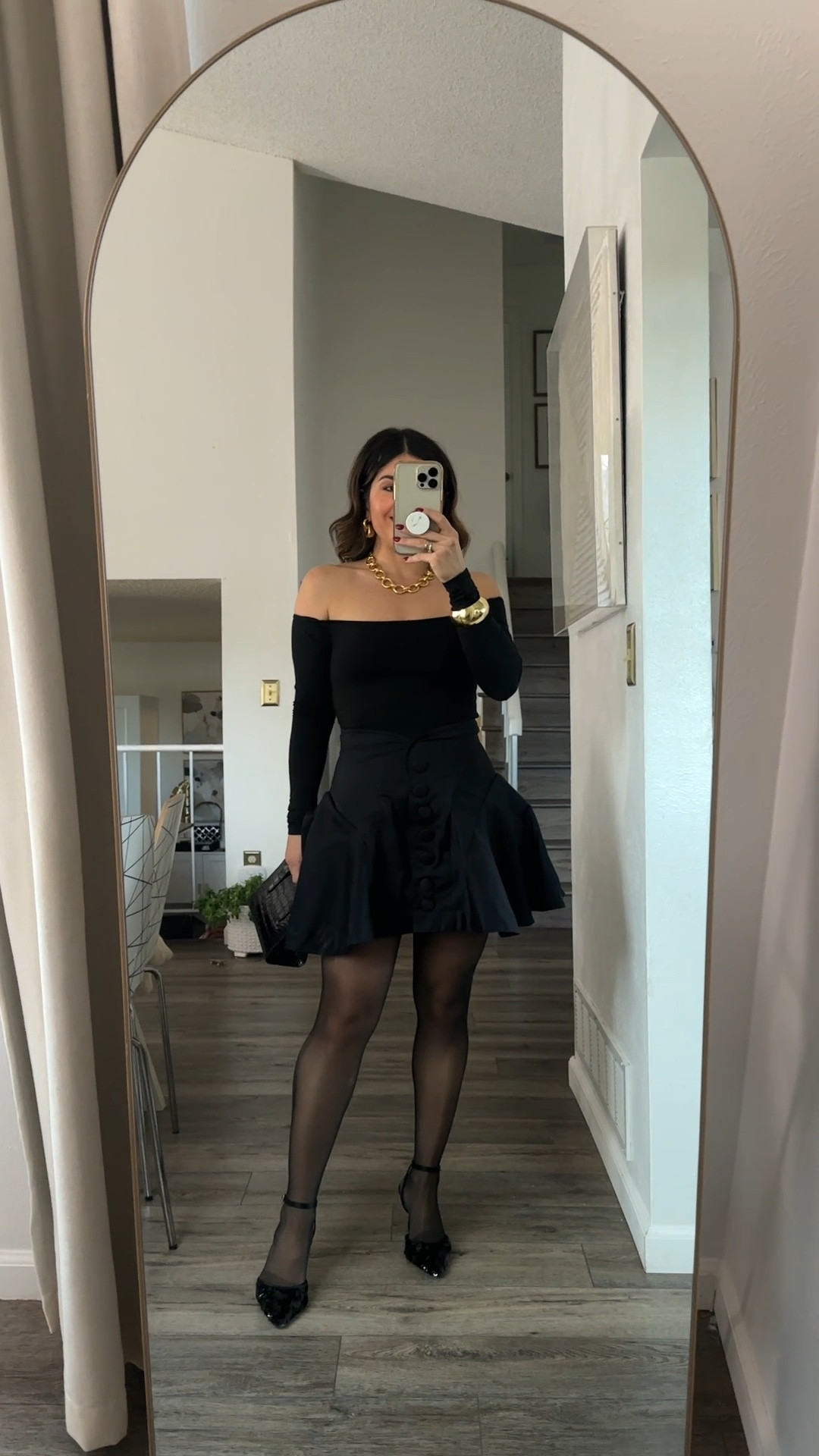 Loving this total black look for the holidays! This structured skirt is so fun and chic! Currently 30% off with code “anthro30”

Top size xs
Skirt  size xs

#LTKHoliday #LTKCyberWeek #LTKWatchNow