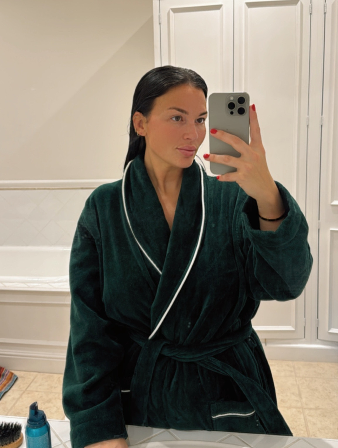 My gorgeous green robe is from H&M and was a gift from my big sister 🫶 I wear size L/XL 