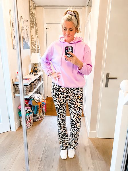 Outfits of the week 

A comfortable day working from home. Staying nice and cozy in the fluffiest lavender hooded sweater with print on the back and colorful leopard flared leggings paired with my favorite white sneakers. Everything fits tts. 



#LTKeurope #LTKcurves #LTKstyletip