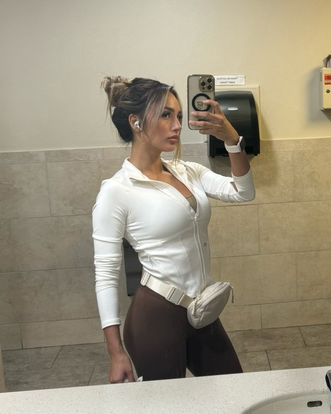 My favorite Alo Corset Workout jacket 

#LTKHoliday #LTKFitness #LTKStyleTip