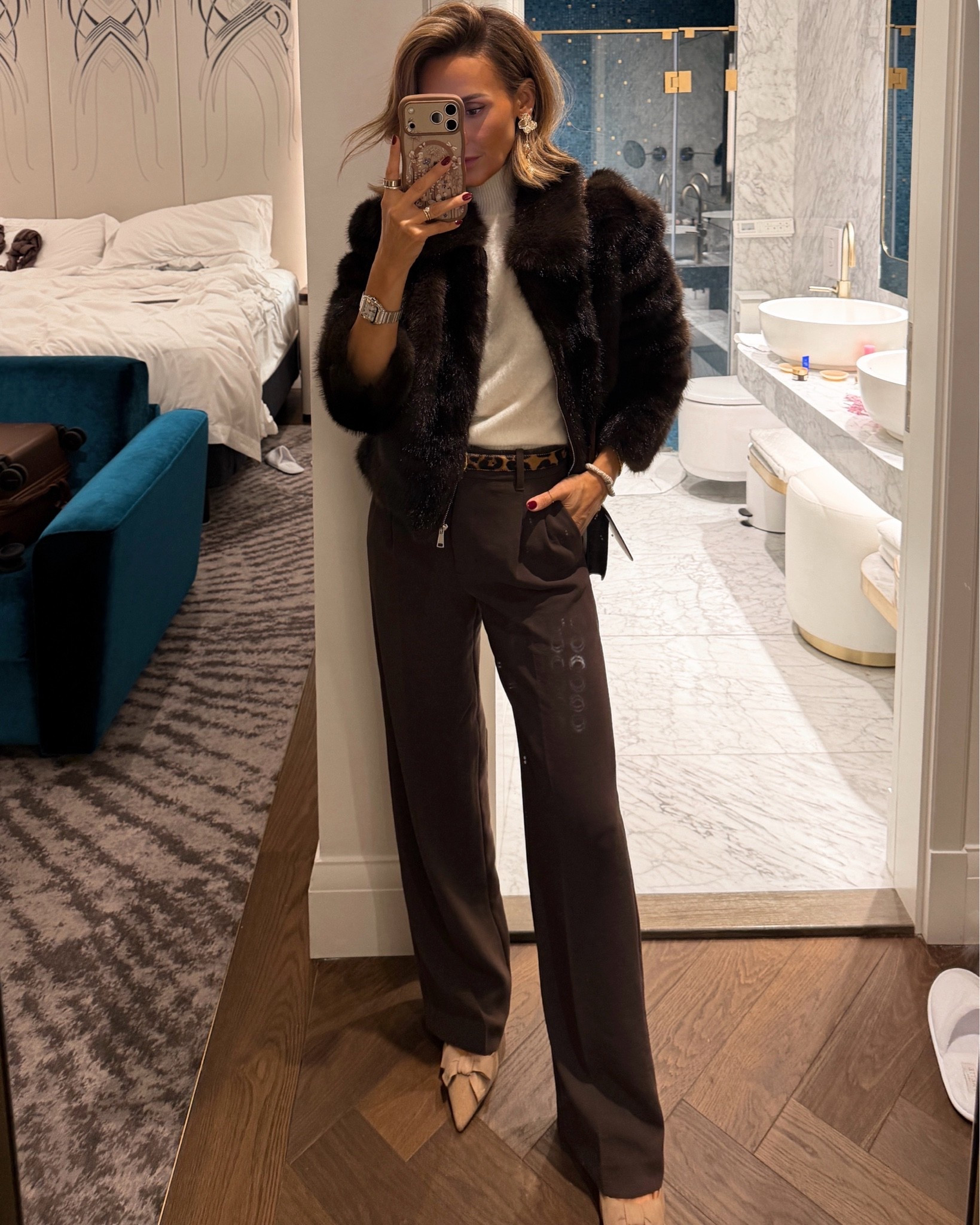 What I wore for our first dinner in Hungary 🤎 comment SHOP and I’ll send you all the links!

A little polished, a little effortless, and very happy that dinner at Spago happens to be downstairs. 😵‍💫 the jet lag is real!!

Pants size 2/TTS, xs sweater, small jacket