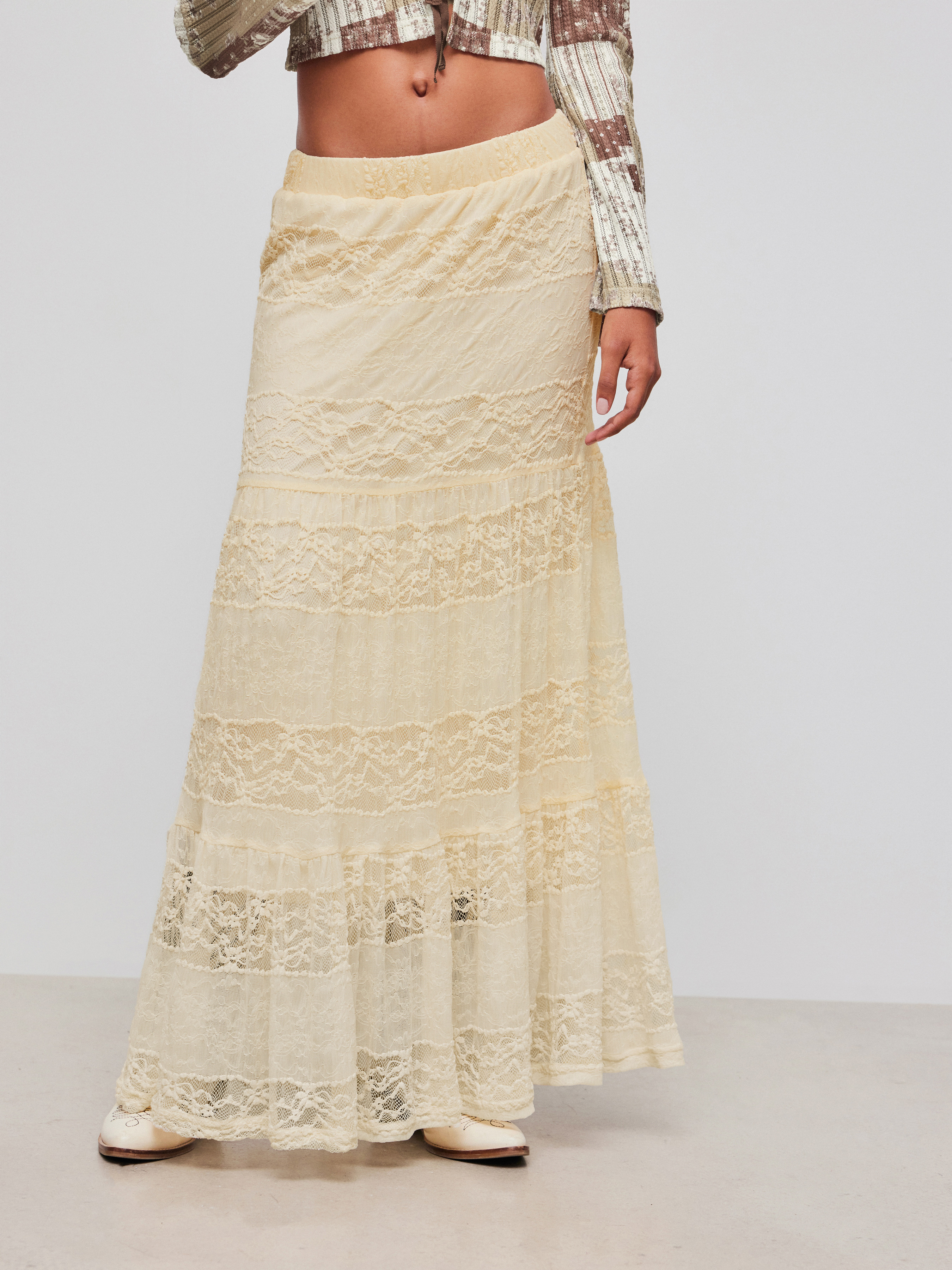 Lace Lace Mid Rise Solid Ruffle Maxi Skirt For Vacation | Cider