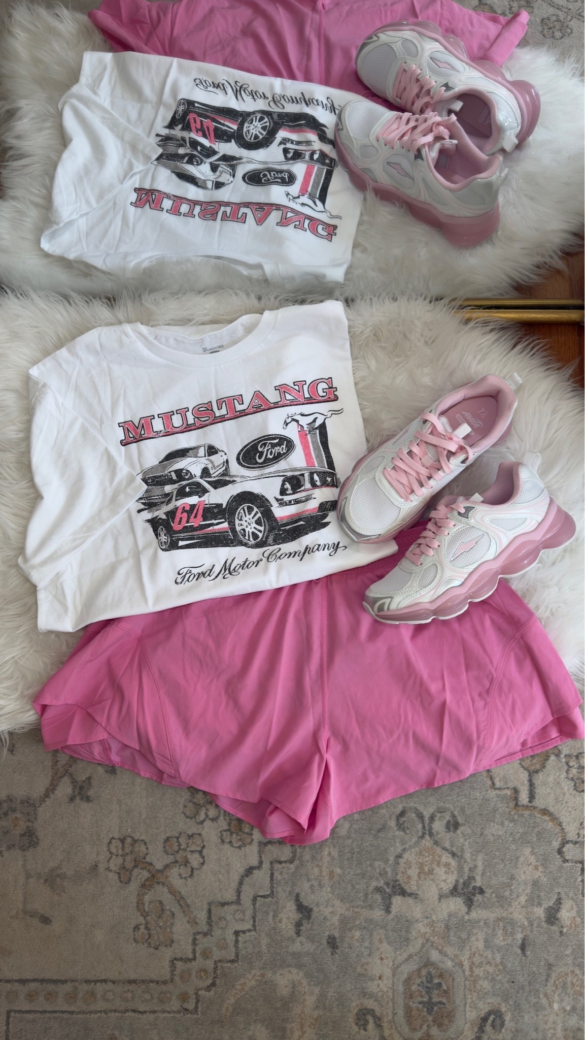 Comfy outfit idea 🩷

#LTKgrwm #LTKootd #LTKmomlife