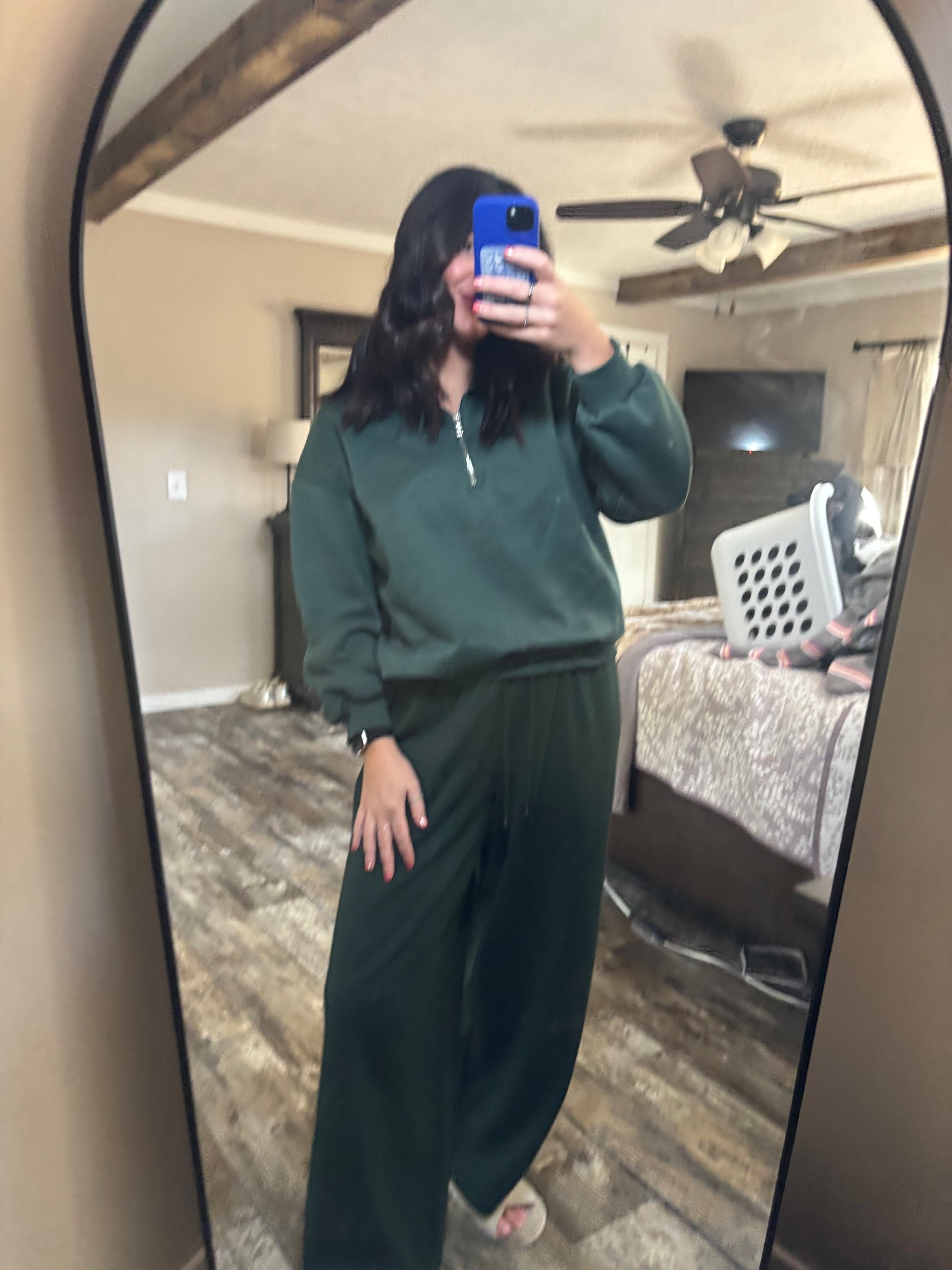 So impressed with these Universal Thread sweatpants. So comfortable and a great length  

#LTKGiftGuide #LTKCyberWeek #LTKSaleAlert