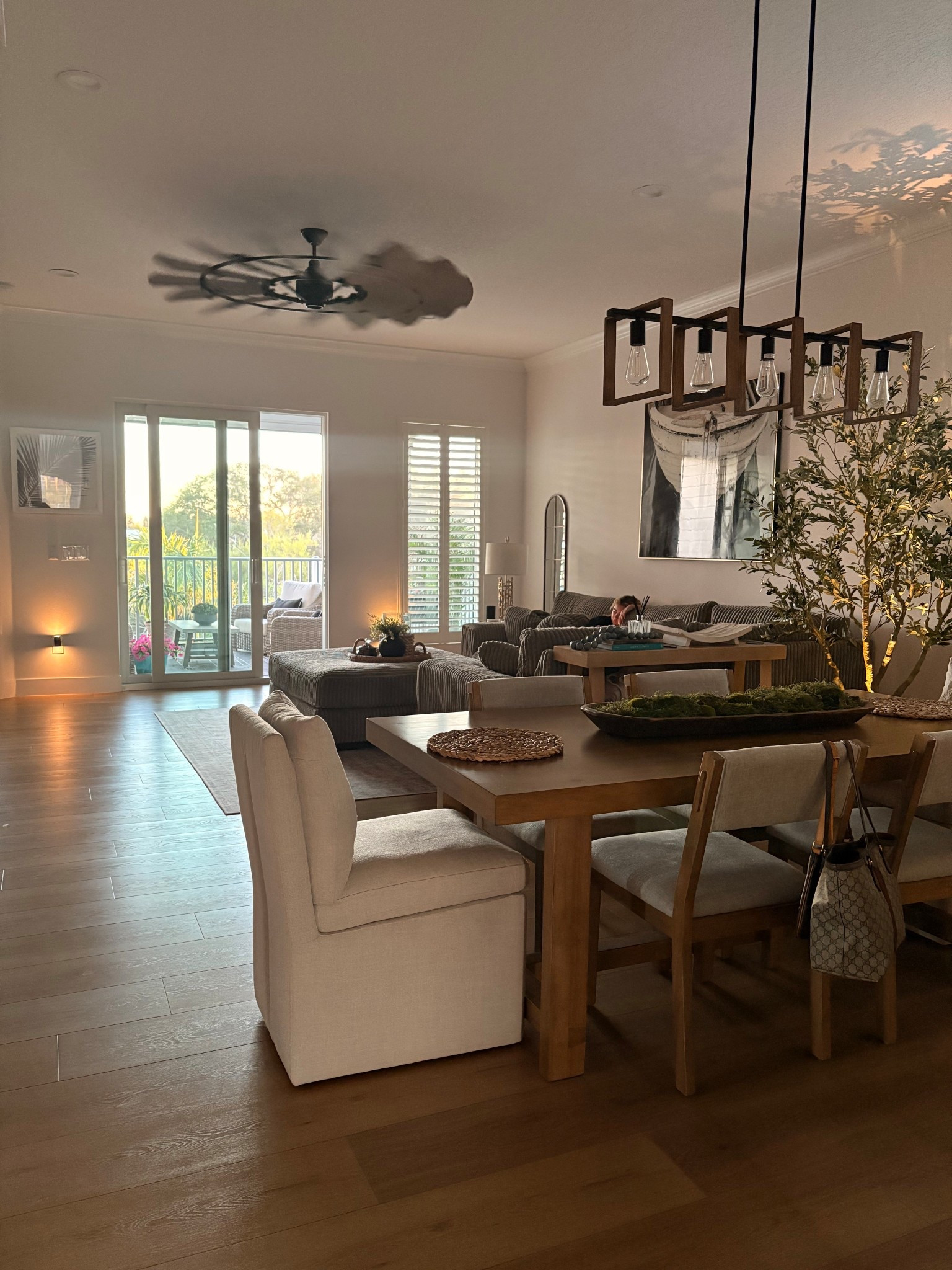 These nightlights are more of a statement than a nightlight! Place of two for $12!!! I am obsessed! (You can dim the light or brighten it!) Dawn to Dusk. 

Amazon 

#LTKHome #LTKOver40