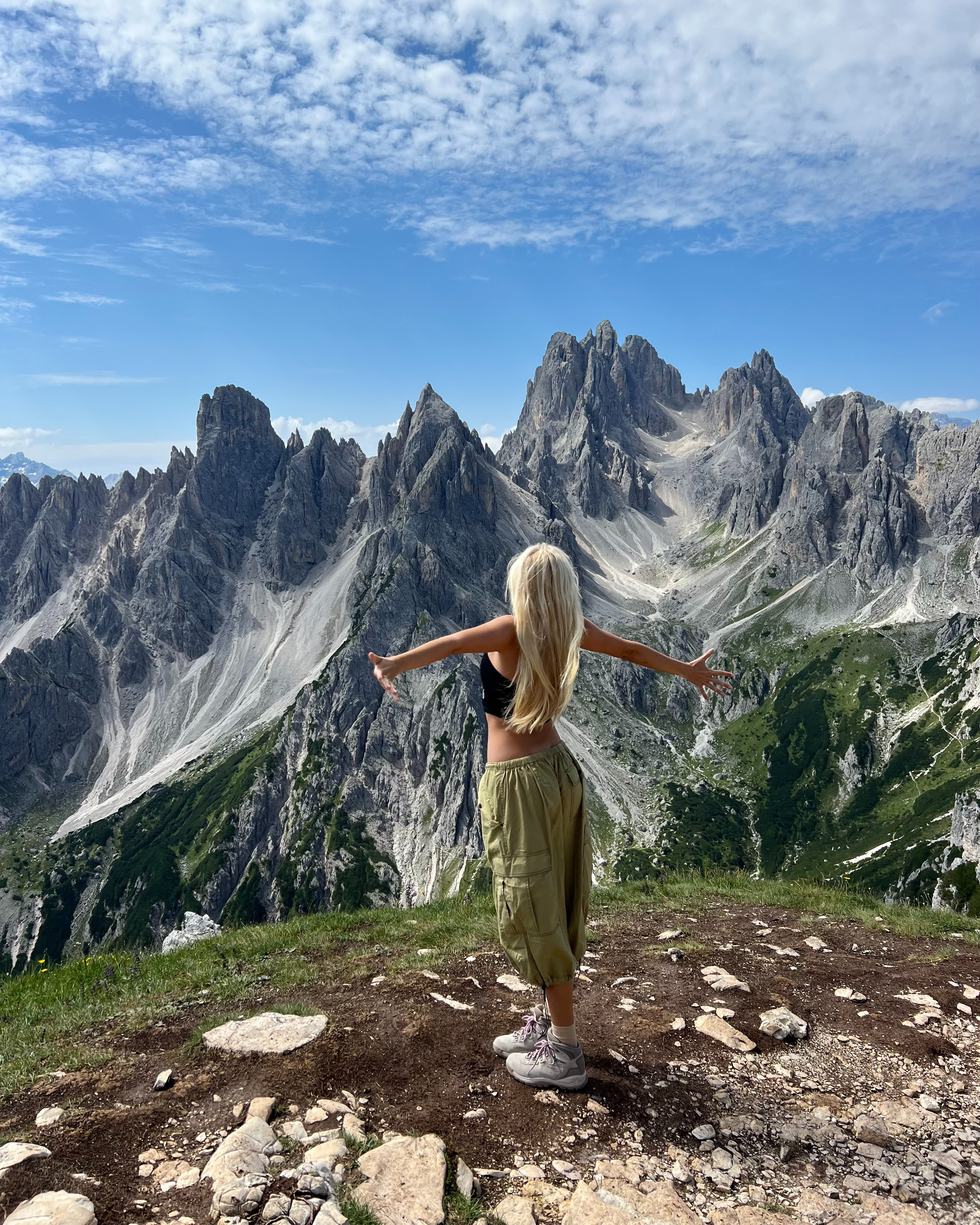 Obsessed w these capris for hiking. got so many compliments  

 #LTKSeasonal #LTKActive #LTKParties