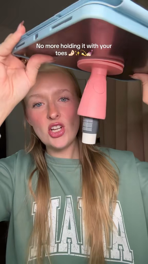 Why did no one tell me a Twixy nail polish holder would make at-home manicures this easy 💅💖

• Twixy nail polish holder
• at home manicure tool
• no spill nail polish holder
• hands free nail painting
• DIY nails accessory