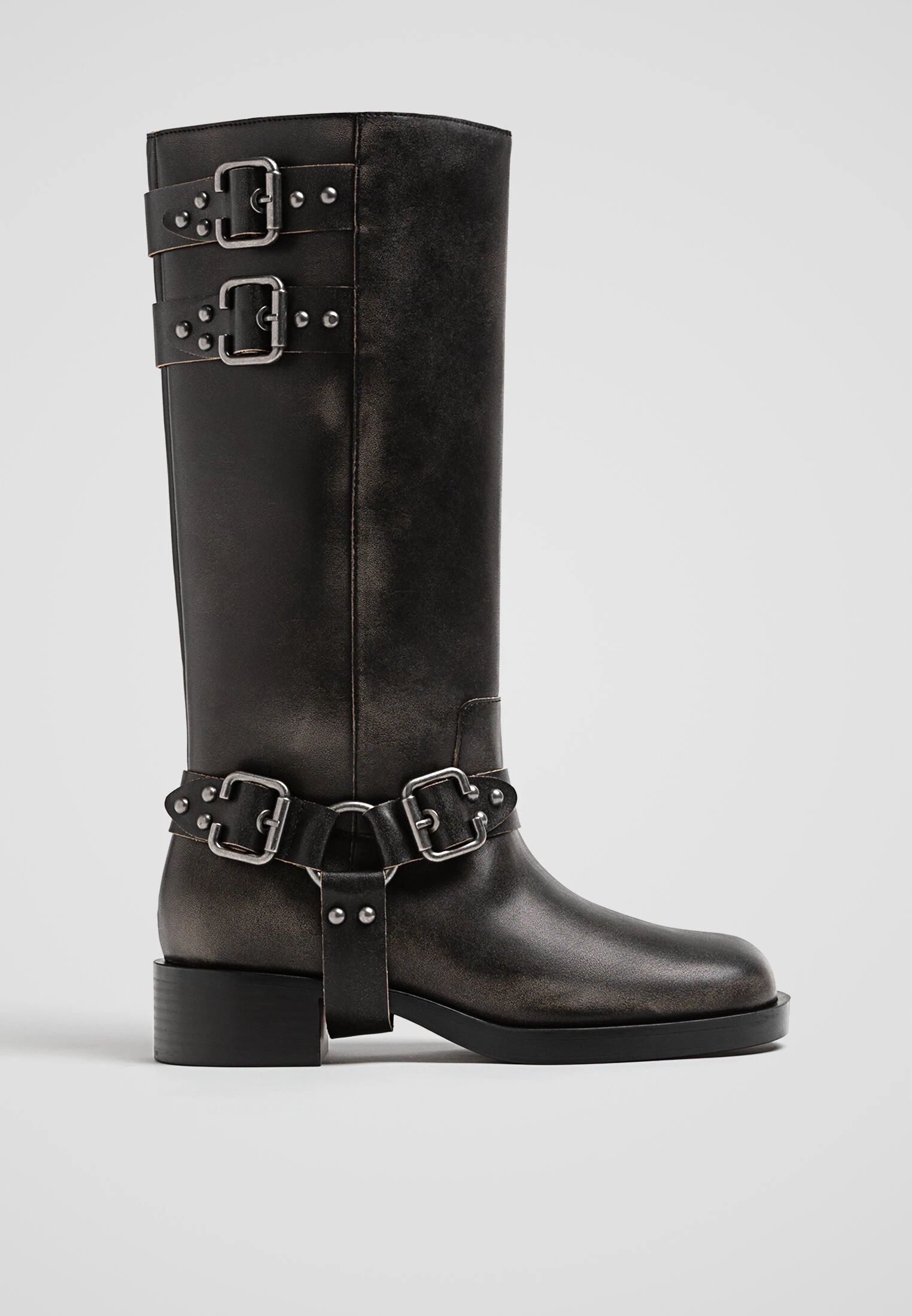 Bottes plates effet usé avec boucles | Stradivarius (FR)