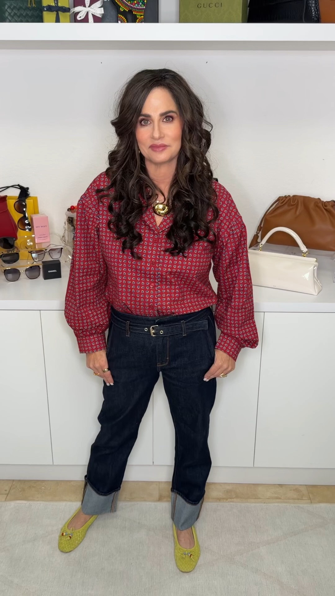 Such a fun everyday look with a pop of color . Top sm, jeans 0s . @Avara

#LTKootd #LTKOver40 #LTKSaleAlert

#LTKootd #LTKOver40 #LTKPetite