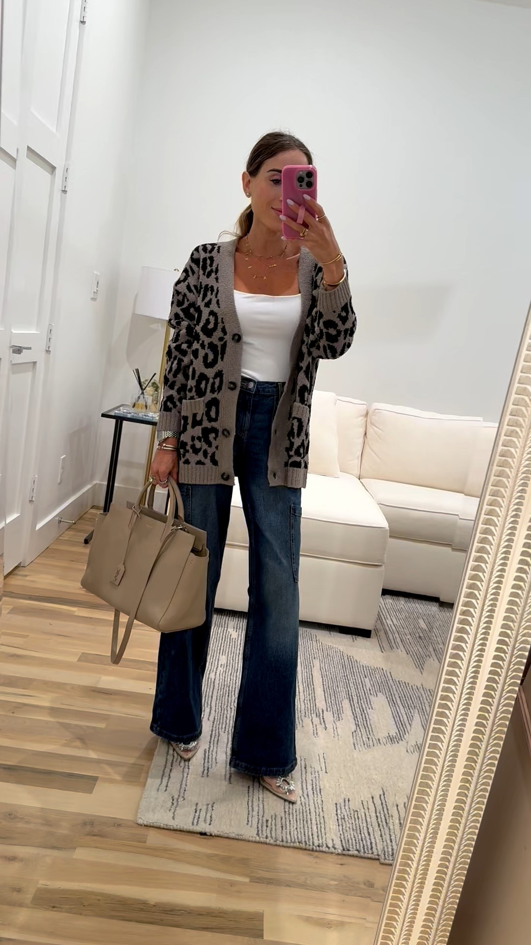 Supper soft leopard cardigan feels like barefoot dreams smallest size wide leg dark denim size xxs 

#LTKPetite #LTKFindsUnder100 #LTKFindsUnder50