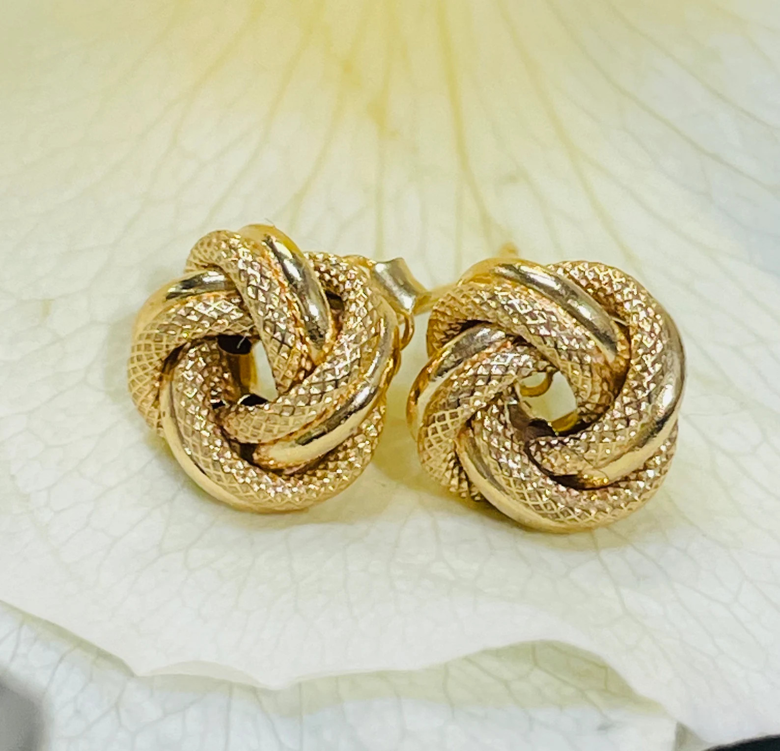10mm Textured 14K Yellow Gold Knot Earring Studs - Etsy | Etsy (US)