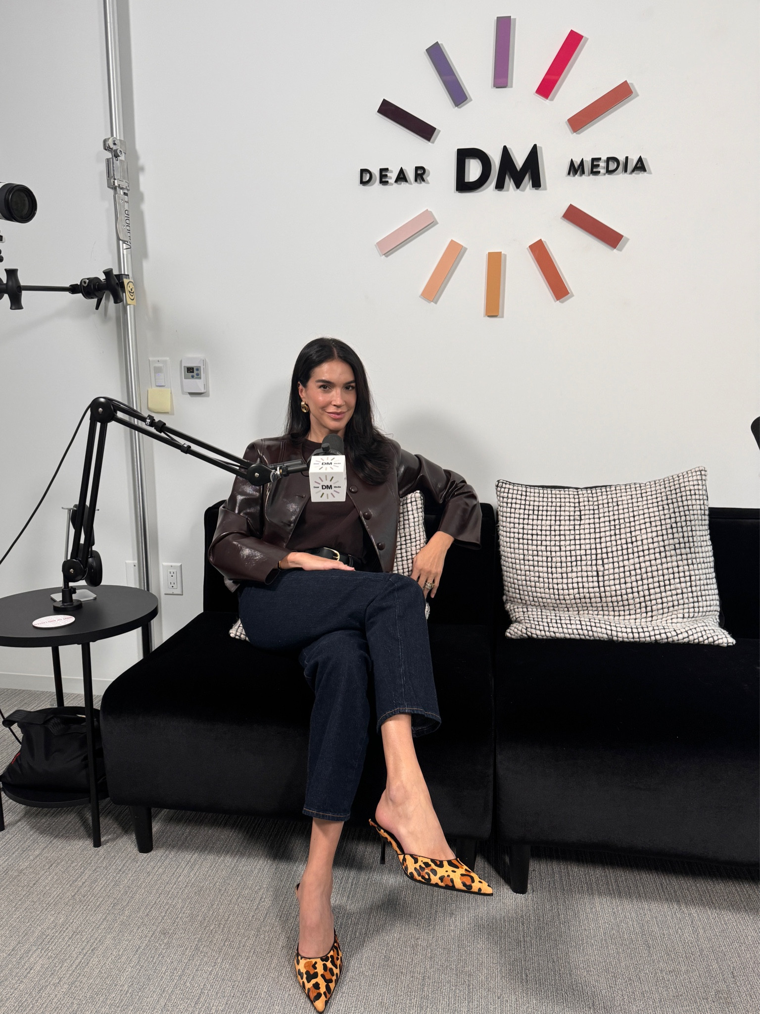 love the wash of this denim- they have a tiny bit of stretch so are comfortable to wear all day. I’m 5’10 wearing a size 27, these heels are so cute and run true to size. 