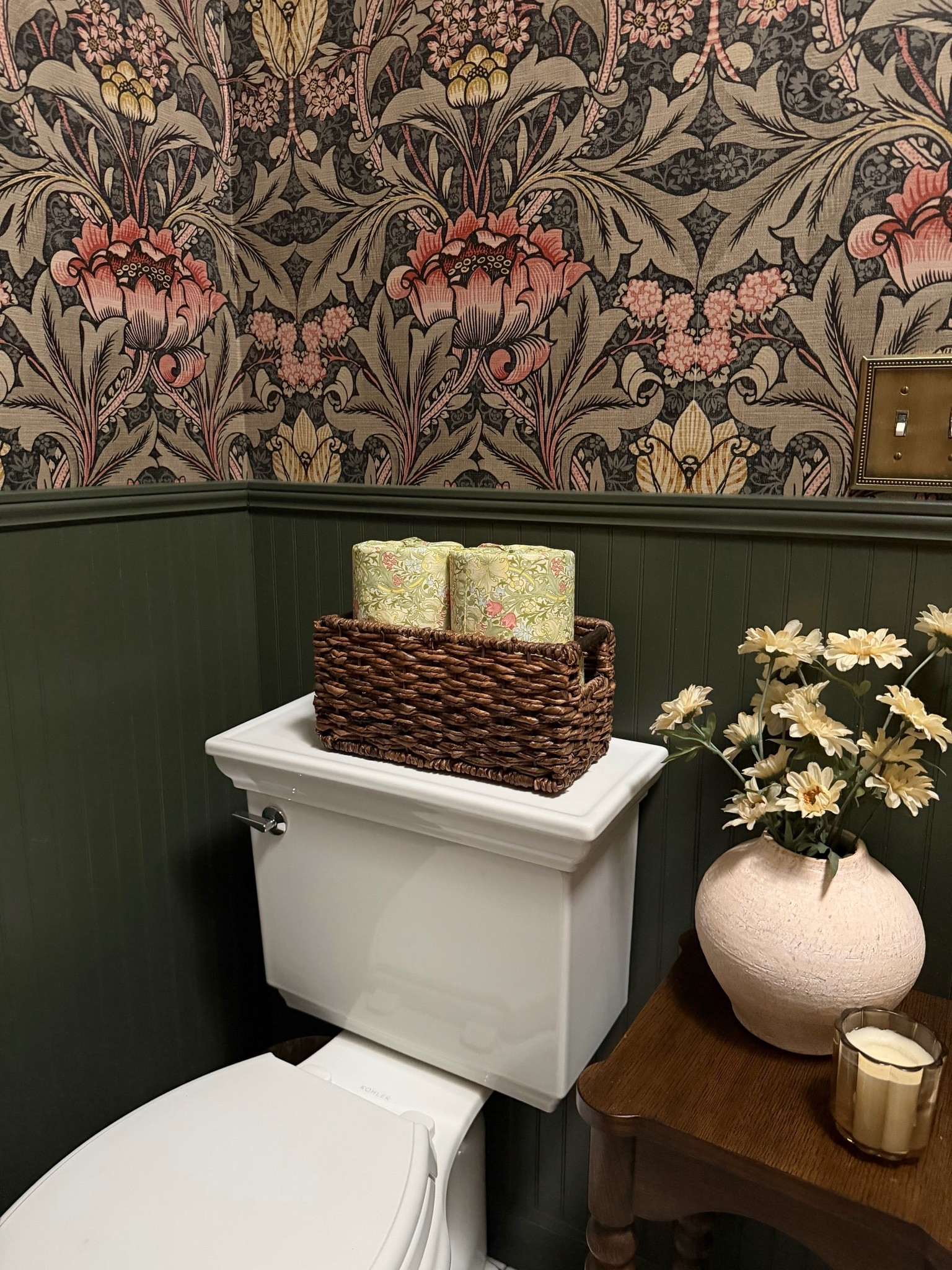 Love this toilet paper roll trick!! Linked everything I used and everything in my Powder Room
