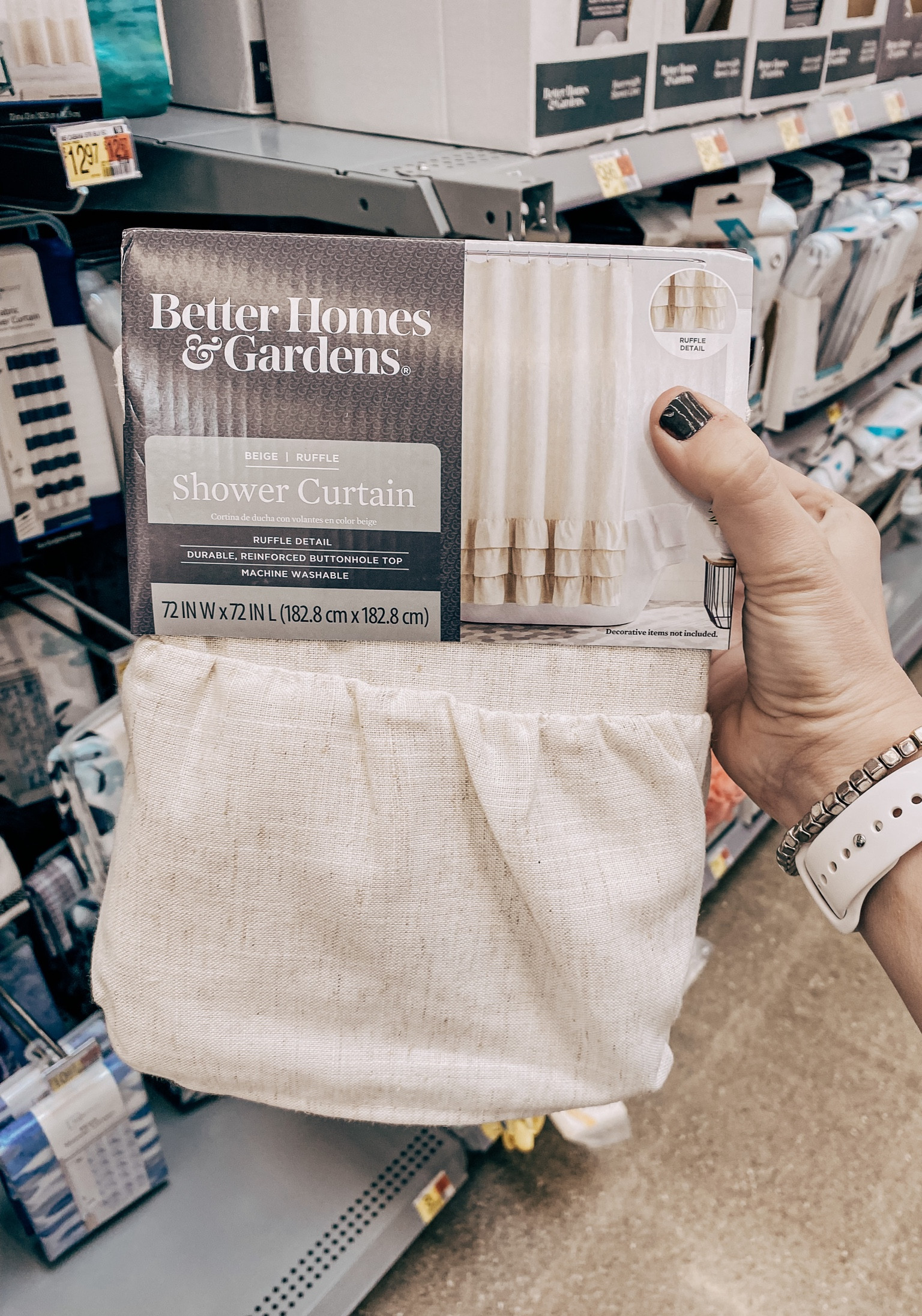 I 🖤 this neutral Better Homes & Gardens shower curtain from Walmart so much! The ruffle detail on the bottom is so pretty! 