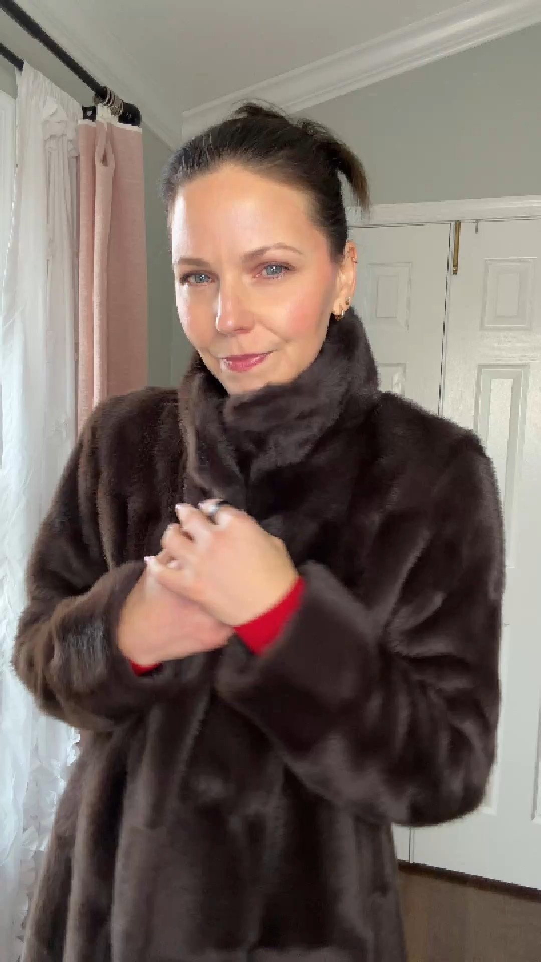 Torn between two stunning chocolate-brown jackets I snagged during the Black Friday sales! 🤎 Both are the same price point and similar in style—but totally different vibes.
✨ Jacket 1: soft, cozy, and perfectly oversized
✨ Jacket 2: gorgeous pattern with old Hollywood elegance
Help me decide… Which one should I keep? Cast your vote in the comments!
Linking both on LTK for easy comparison. 🧥✨
#LTKFinds #LTKFashion #BlackFridayHaul #WinterStyle #CozyOutfits #OldHollywoodStyle #FashionPoll #StyleInspo #ChocolateBrownAesthetic #JacketEdit #OOTDInspo