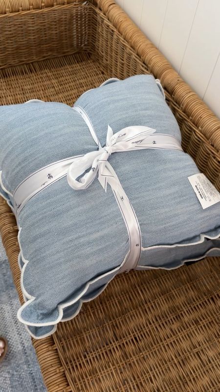 When you find the perfect blue and white scalloped pillows 🩵

#LTKhome