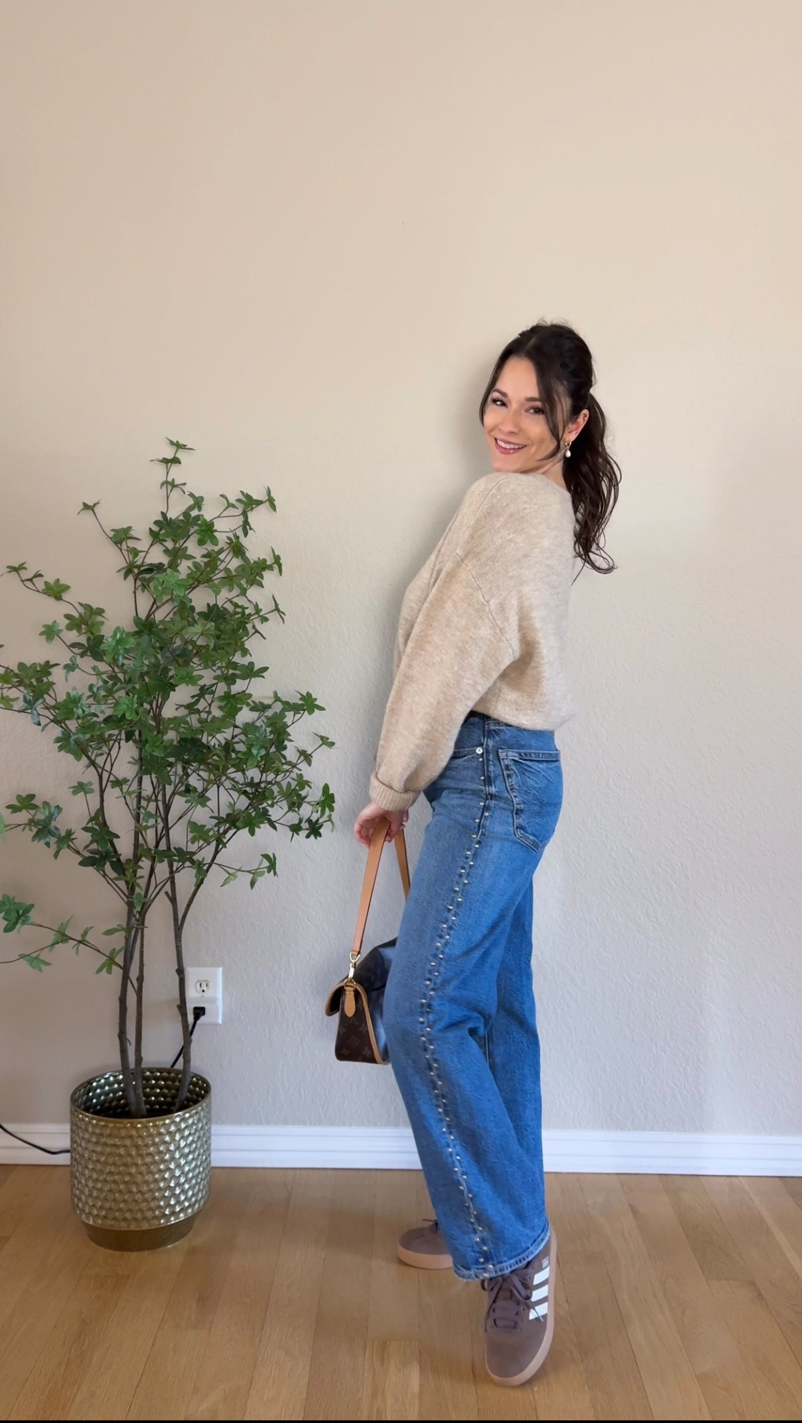 these studded jeans are on major sale for $20!! They are super comfortable and instantly add to any outfit ✨✨

Jeans, denim, jeans sale, blue jeans, winter outfit, winter style, neutral outfit, 

#LTKootd #LTKgrwm #LTKSaleAlert