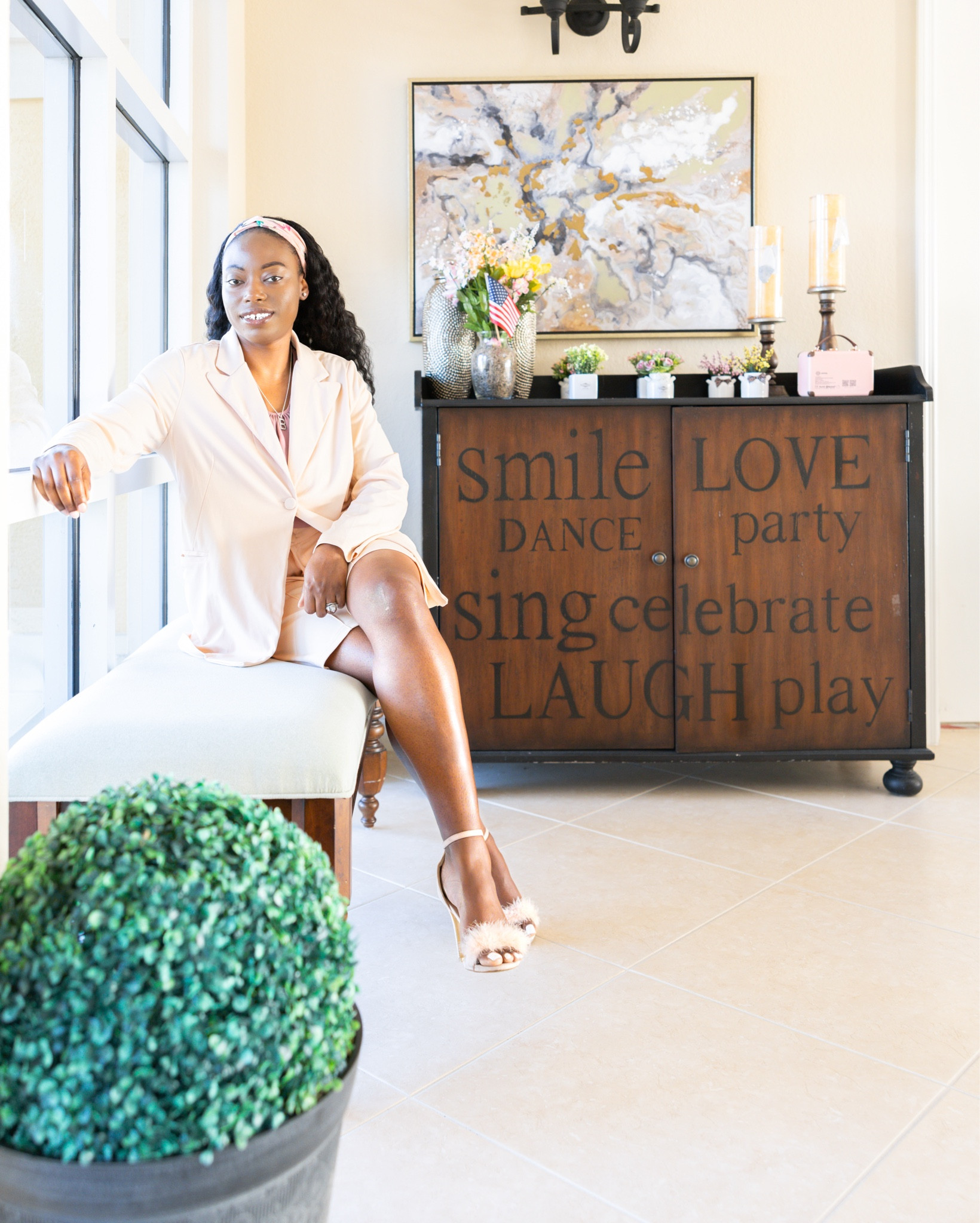 💼 Business as usual! Standing on business but make it summer. This look is perfect for those business meetings or work days. Opt for shorts and blazer sets, low maintenance hair, light makeup, and minimal accessories in those hotter months. Shout out to my bestest @i.jowii for gifting me this blazer and shorts set.

See how I style my @muzen1964 radio package as a purse for this look.


Blog post now live!
classifybeauty.com/post/the-perfect-business-meeting-outfit

📸 @shadow_designz 

#BusinessMeetingOutfit #BusinessMeetingStyle #WorkWear #WorkStyle #CorporateStyle #CorporateAmericaStyle #HRProfessional #HRPreneur #WFH #HRFirm

#LTKStyleTip #LTKShoeCrush #LTKWorkwear