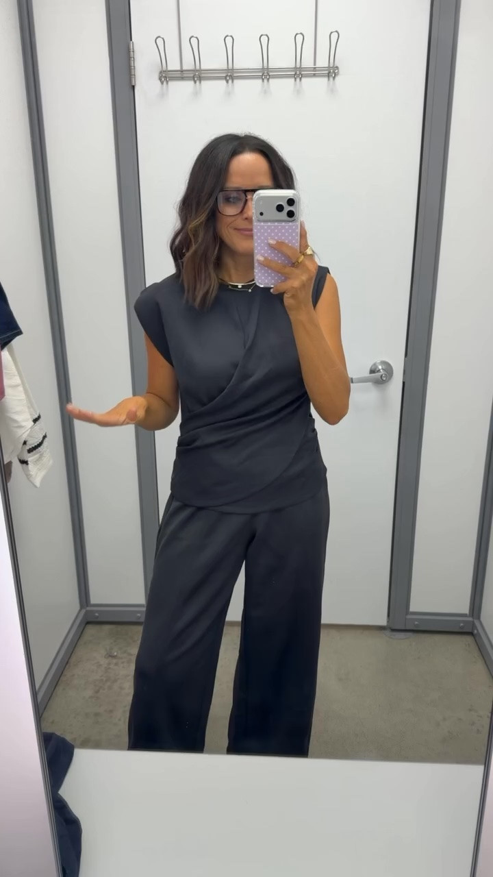 I’m obsessed with how chic this set looks 😍 the drape in the top + wide-leg pants make it look SO much more expensive than Walmart!

@Walmart 

#WalmartFinds #WalmartFashion #WalmartStyle #AffordableFashion #LTKFinds #LTKStyle #LTKCreator #FallFashion #FallStyle #EverydayStyle
