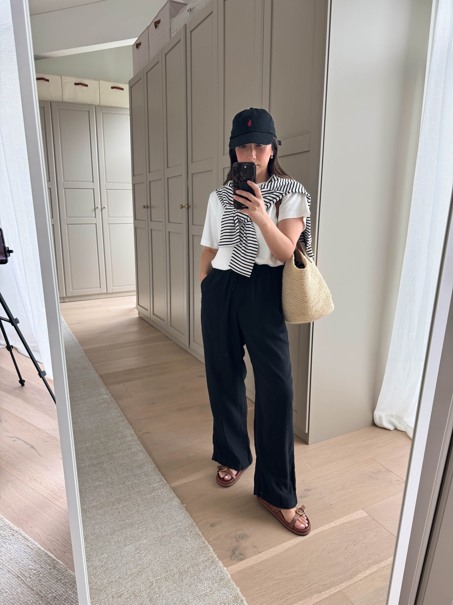 When you want to keep it simple to run errands or drop off your kids, but still want to look pulled together. Ditch the leggings and opt for these pants!

Aritzia tee medium
Gap Factory linen pants petite xs
Zara slides 5
Hunting Season tote
AYR striped tee xs - old
Polo hat
Electric Picks earrings
Dorsey James necklace 15”

summer outfits, summer style, petite style

#LTKmomlife #LTKootd #LTKPetite