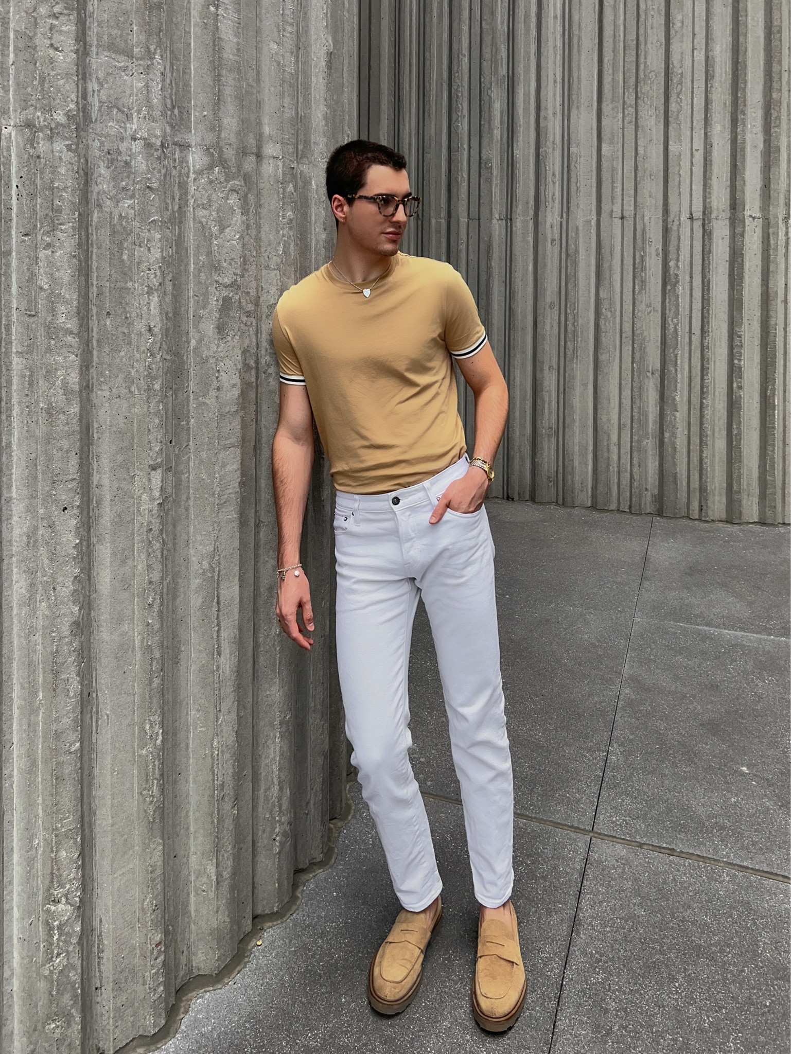 Tan tshirt with striped cuff and classic white jeans from Express, tan suede loafers, men’s spring style, classic look, outfit ideas, men’s fashion

#LTKmens #LTKunder100 #LTKstyletip