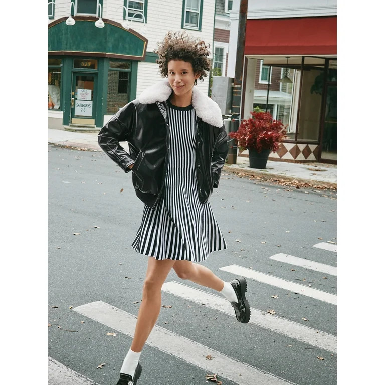 Scoop Women's Oversized Faux Leather Jacket with Faux Fur Collar, Sizes XS-2XL | Walmart (US)