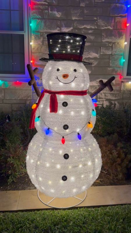 Snowman from Amazon! He even helped us hang our lights! 😆 ⛄️ 

#LTKSeasonal