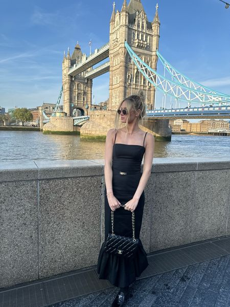 London! 
Business casual 
Black maxi dress 

#LTKTravel #LTKShoeCrush #LTKFindsUnder100