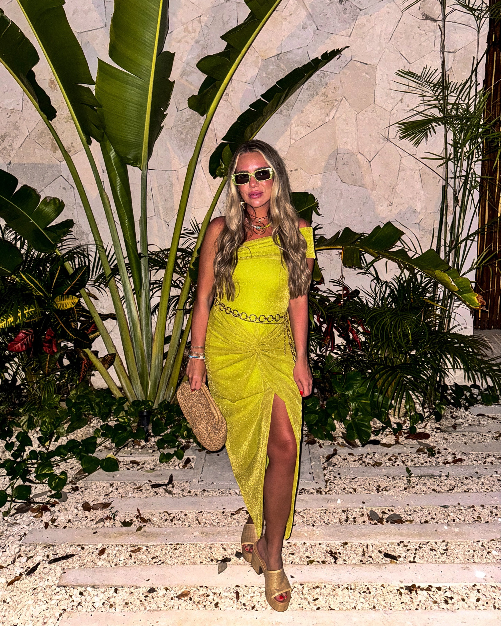 This mellow yellow / serene citrine 🍋‍🟩🍋Baobab dress is so comfy, flattering, and versatile. Perfect for vacation, beach, or wedding. Has a shimmer and is a stretchy forgiving fabric with ruching in all the good spots 💚💛