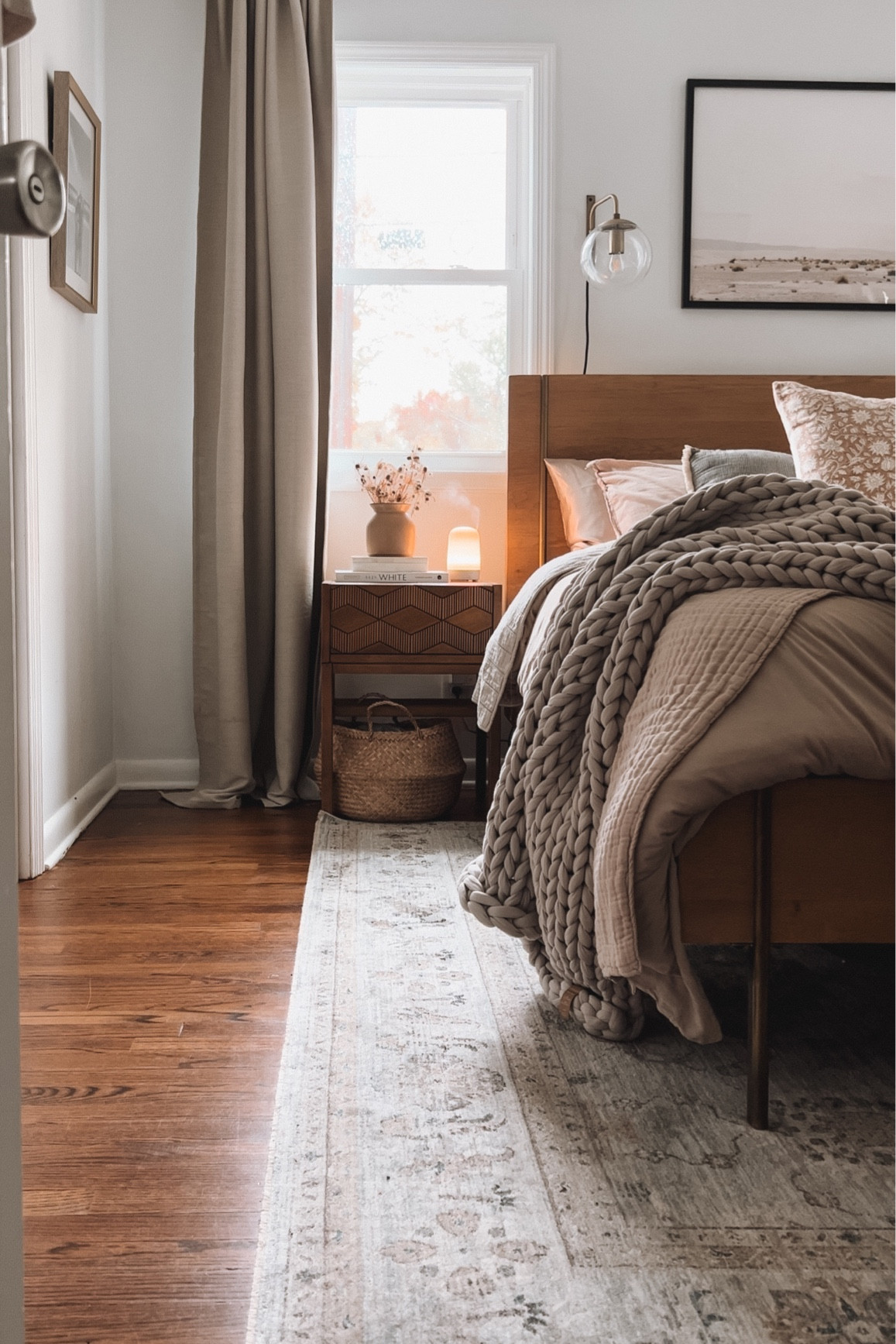 Bedroom decor

#LTKhome #LTKSeasonal #LTKfindsunder50