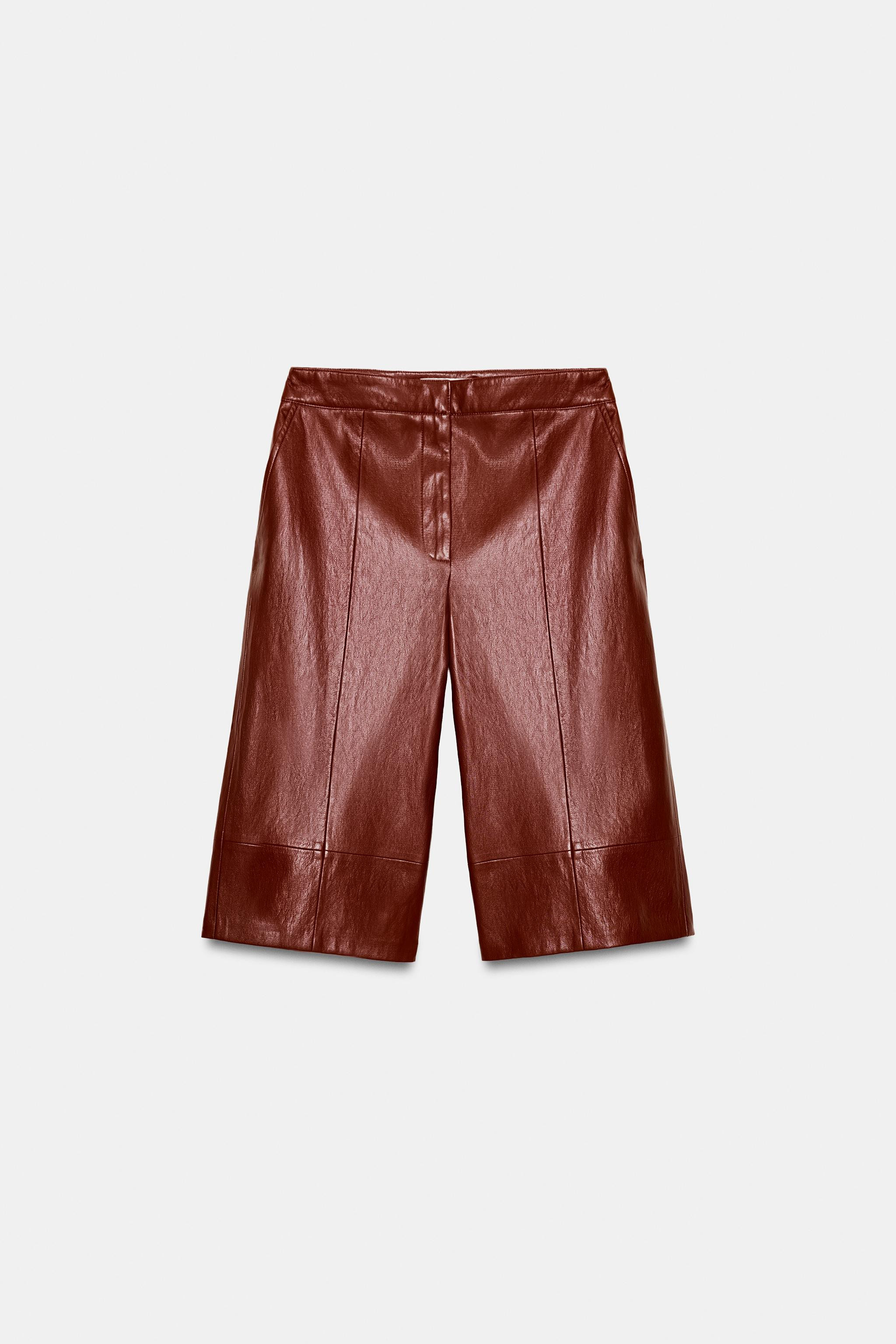 Mid-waist Bermuda shorts with front pockets. Zip fly and metal hook fastening. | Zara UK