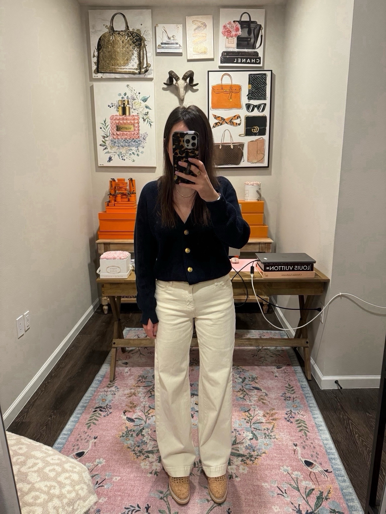 The best wide leg slouchy pair of ecru jeans I’ve ever tried on!! Beyond obsessed! Wearing my normal 25
 


#LTKFindsUnder100 #LTKSeasonal #LTKStyleTip