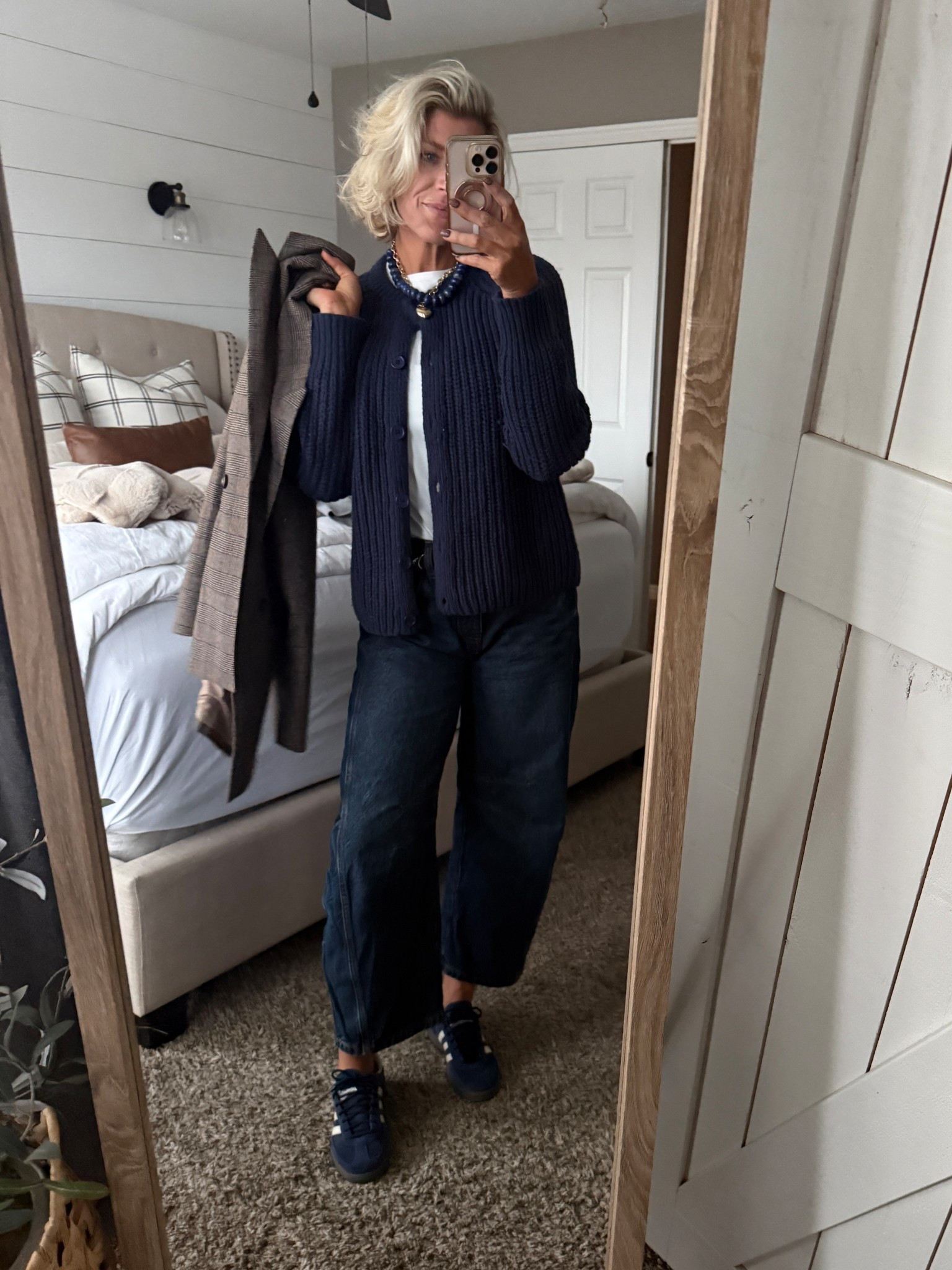 Casual mom style
How to style navy


#LTKOver40 #LTKootd #LTKmomlife