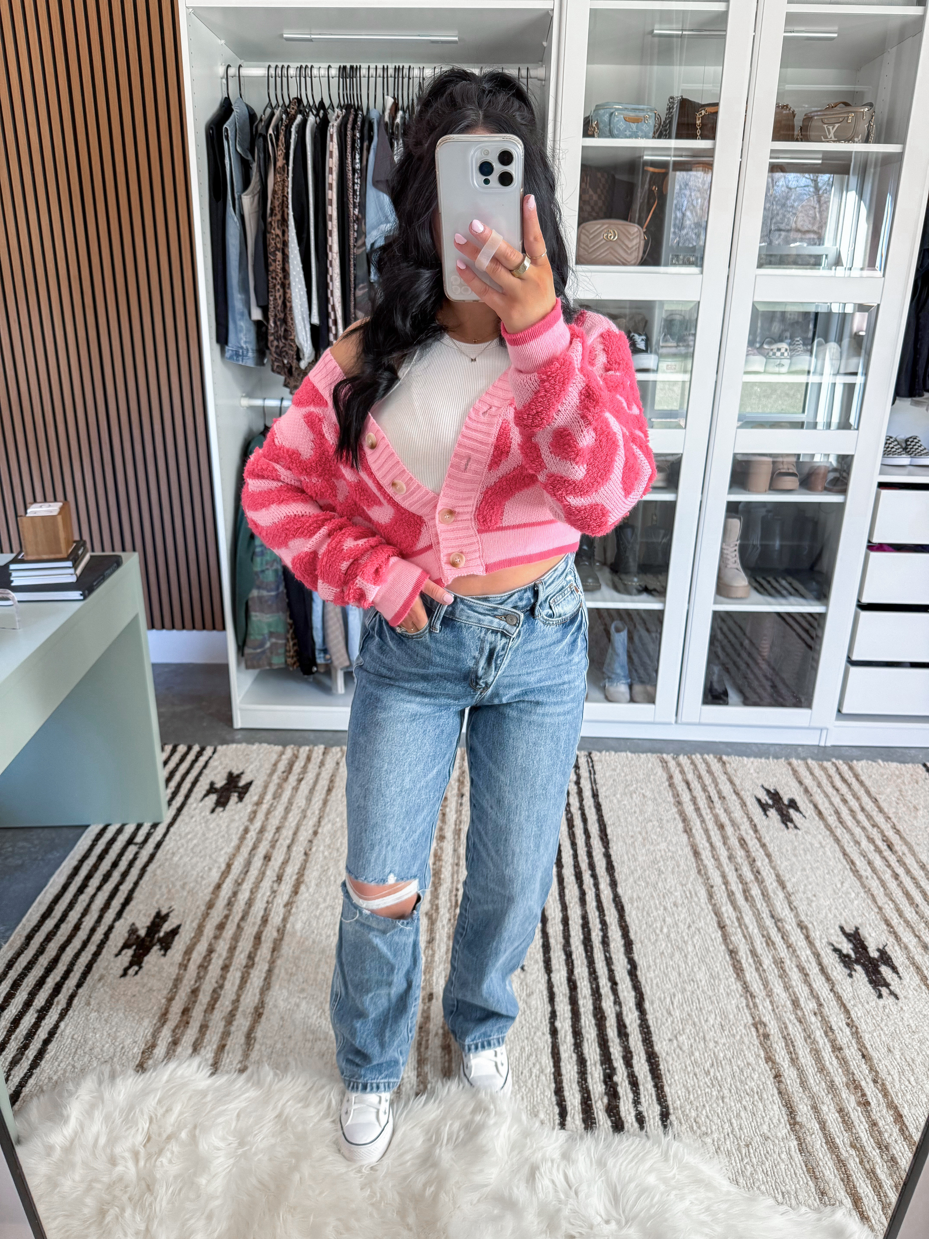 Casual Valentine's Day Outfit 💕

Sweater - medium
Tank Top - xs
Bralette - medium

*Jeans are linked on my ShopMy page!

Love this casual look for V-Day (& any day to be honest!) Styled this cropped cardigan over this basic high neck white tank & finished the look with some ripped jeans & my platform converse!

 

 

#LTKValentine #LTKootd #LTKBump
