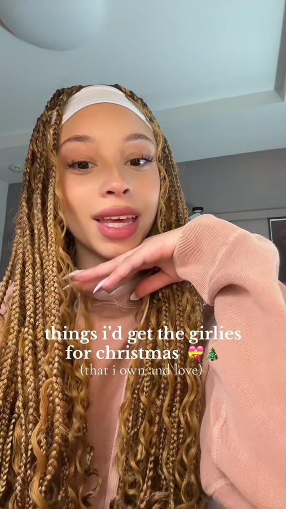 Here’s my gift inspo 💕🎁 obsessed with every single one of these! I just know your girls will love them too! From cozy Victoria’s Secret PJs + a Skims dress, to Lego flowers, a Dior Lip Oil, and the cutest Garage tank. 

 #LTKcanada #LTKbeauty