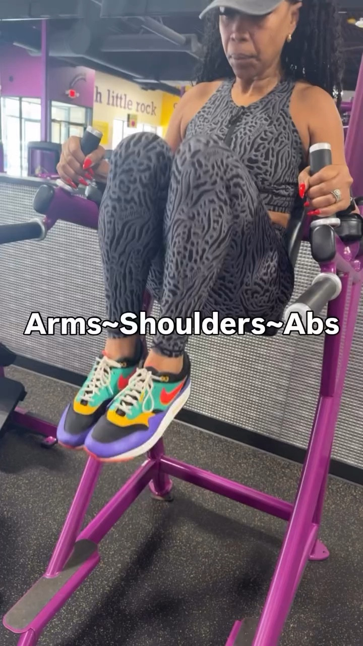 Second workout of the day with Hood Trainer aka Hubby after a leansculpt session at 6:00am. Head over to my story to catch 24hr commentary. 😜🤦🏾‍♀️🫣

Workout OOTD: @savagexfenty 

#vonniespeaks #contentcreator #fitover50 #workout