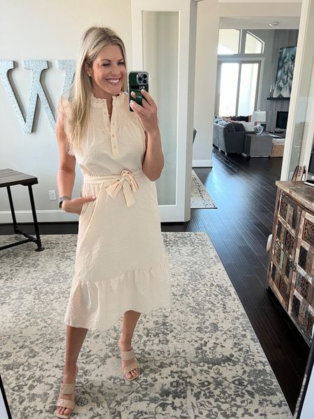 Casual spring workwear


Dress  Sundress  Spring  Seasonal  Outfit guide  Dresses for her  Fashion finds  Spring inspo  Trendy outfits  Style tips  spring fashion  What I wore  Dress inspo  teacher approved outfit inspo  

#LTKstyletip #LTKSeasonal #LTKworkwear