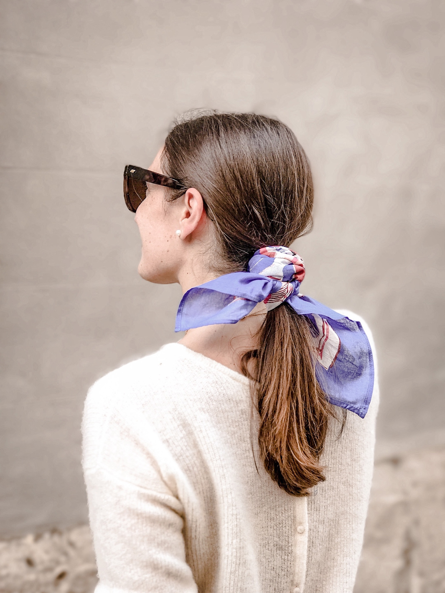 Who said hair scarf are only for spring and summer?
Per la serie cose che adoro, i foulard nei capelli anche in autunno. Danno colore alle giornate grigie e danno un twist di sfizioso contrasto usati su caldi e morbidi maglioni. Basta prenderli in colori più caldi e autunnali, arancioni con marroni e, quest’anno, il top è se ha tocchi di cherry red (o se preferite chiamatelo burgundy).

autumn cozy fits
 #AutumnLTKChallenge

#LTKstyletip #LTKover40 #LTKfindsunder50