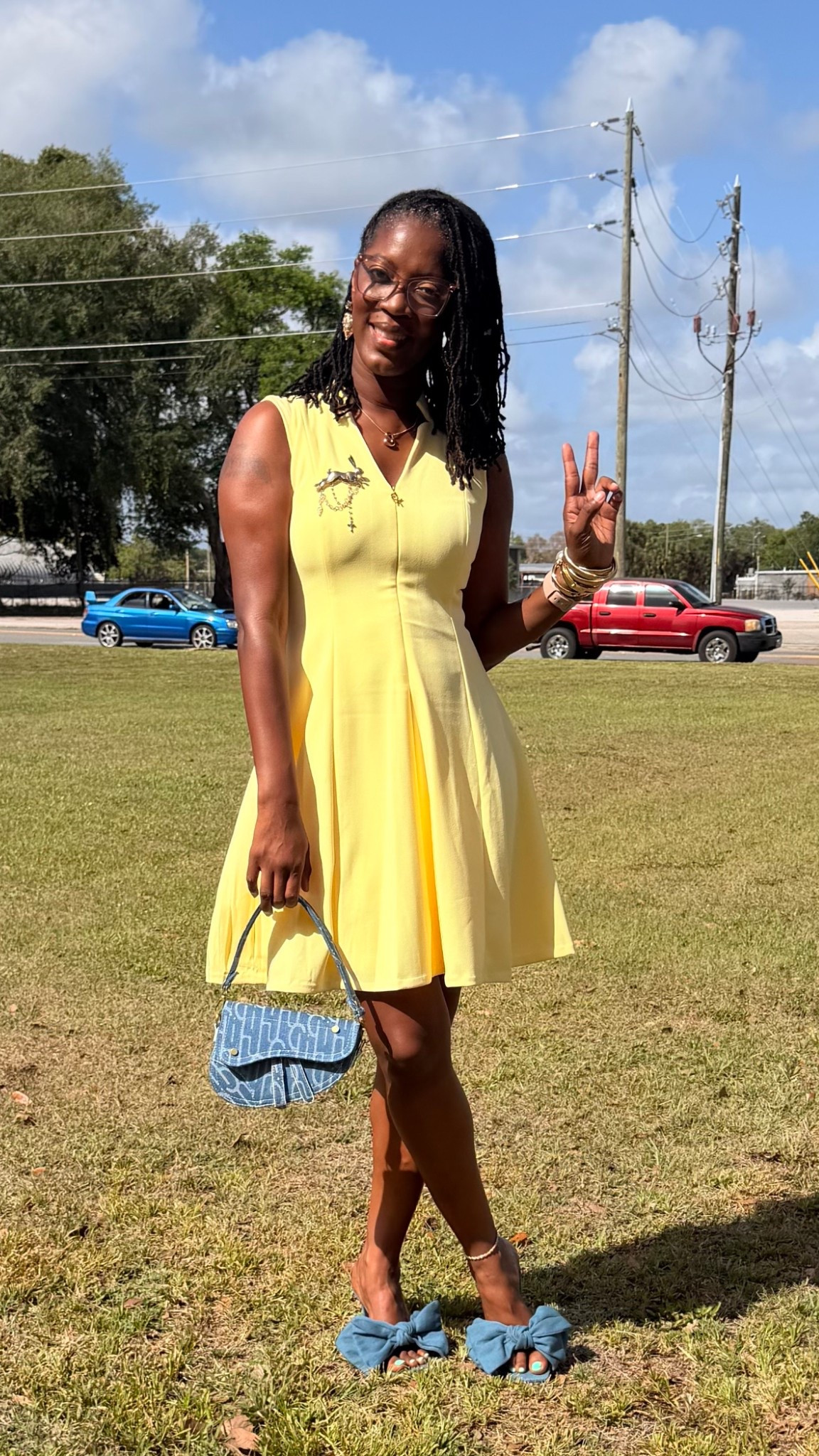 Simple, feminine, and just feels good to wear 💛

This Calvin Klein dress was an easy yes. It’s lightweight, flattering, and perfect for those days you want to look cute without doing too much.
.
Comment DRESS below to receive a DM with the link to this post on my LTK ⬇
.
I’m 5’6 wearing a Medium | 8.5 Shoe
.
Everything is linked in my LTK for easy shopping. Follow me there for more affordable, everyday outfit finds.

#LTKootd